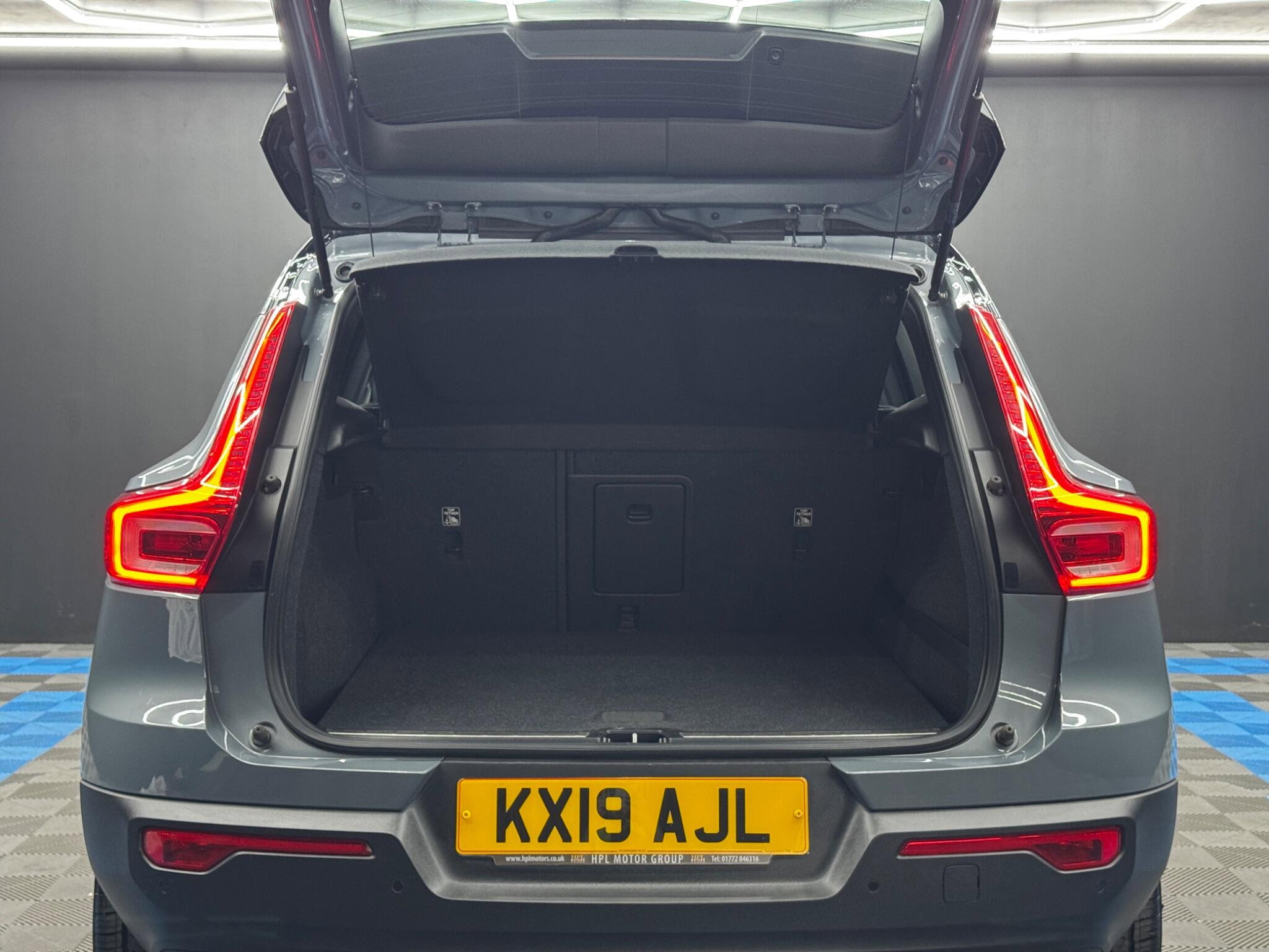 Volvo XC40 1.5 T3 R-Design Euro 6 (s/s) 5dr 5dr Manual 2026