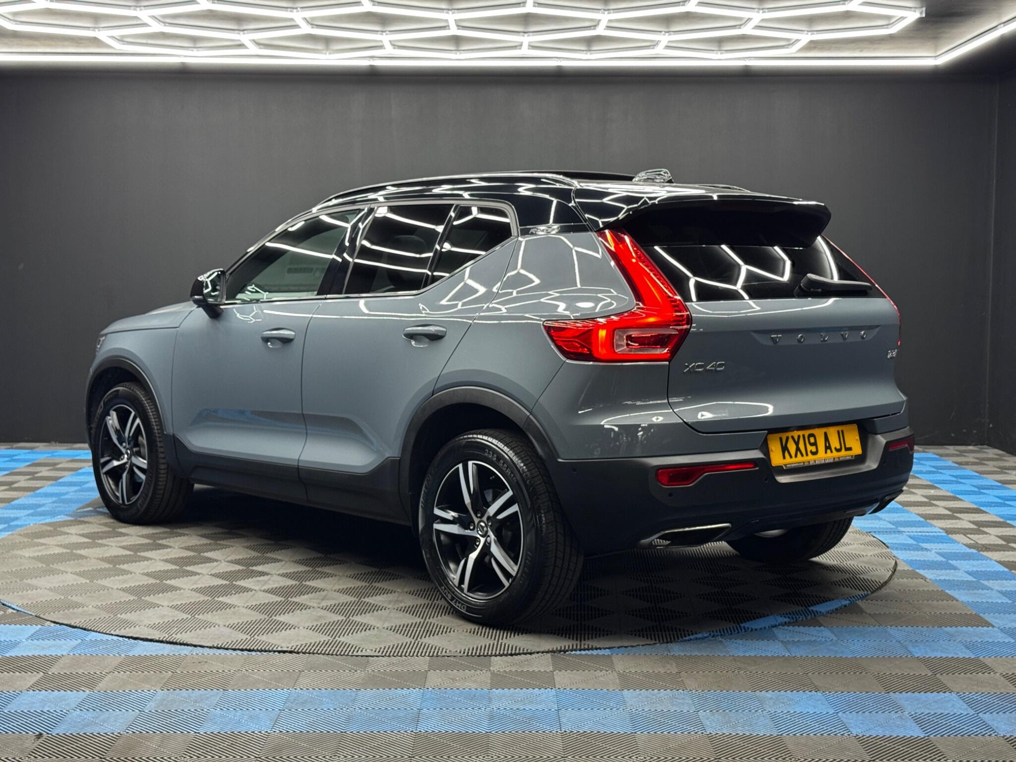 Volvo XC40 1.5 T3 R-Design Euro 6 (s/s) 5dr 5dr Manual 2026