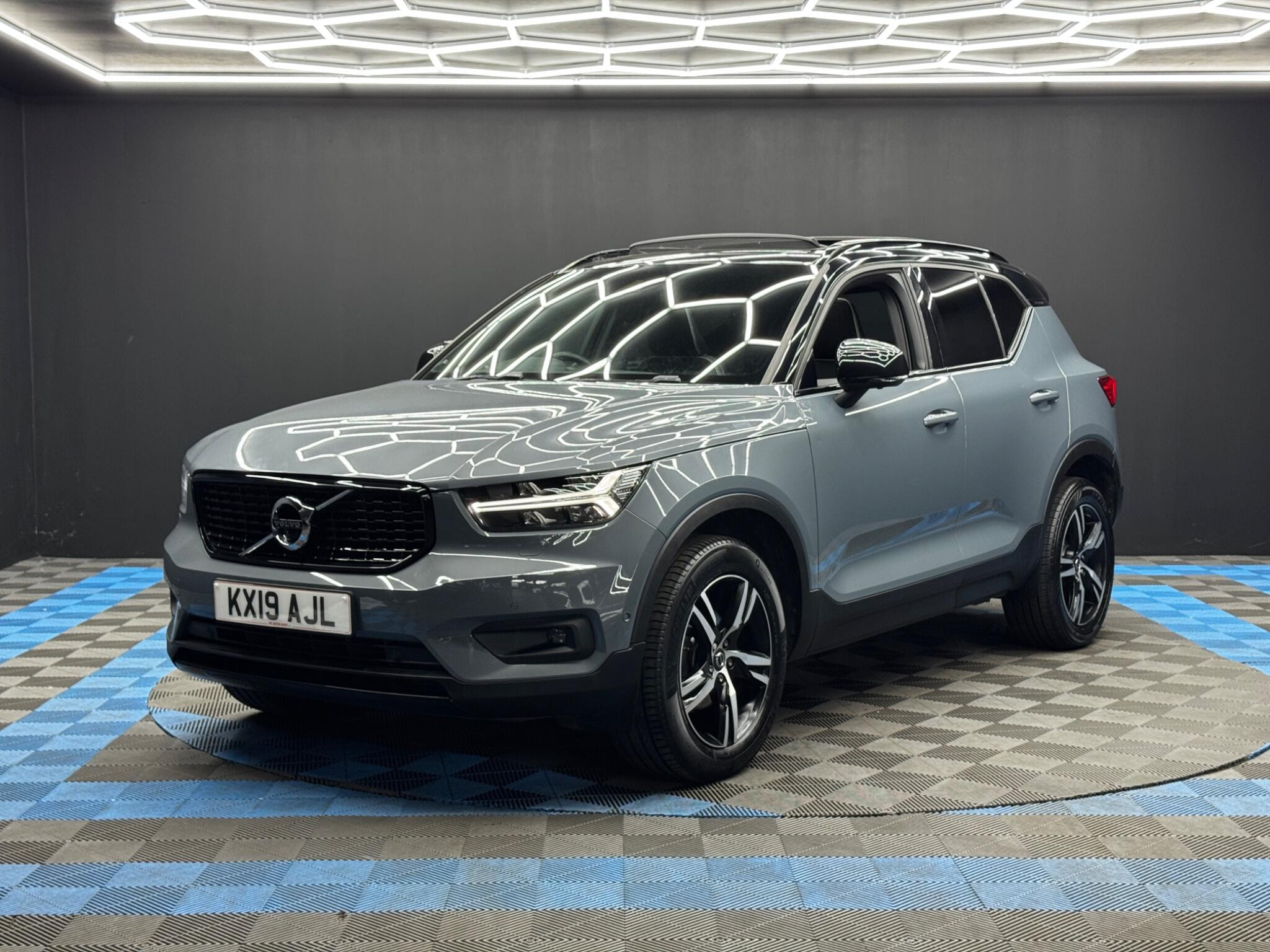 Volvo XC40 1.5 T3 R-Design Euro 6 (s/s) 5dr 5dr Manual 2026