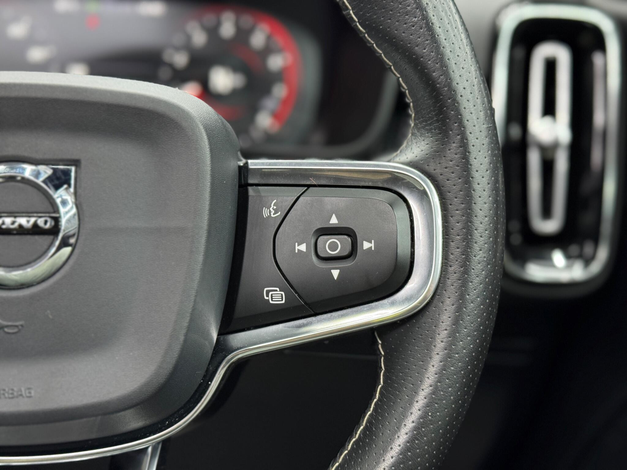 Volvo XC40 1.5 T3 R-Design Euro 6 (s/s) 5dr 5dr Manual 2026