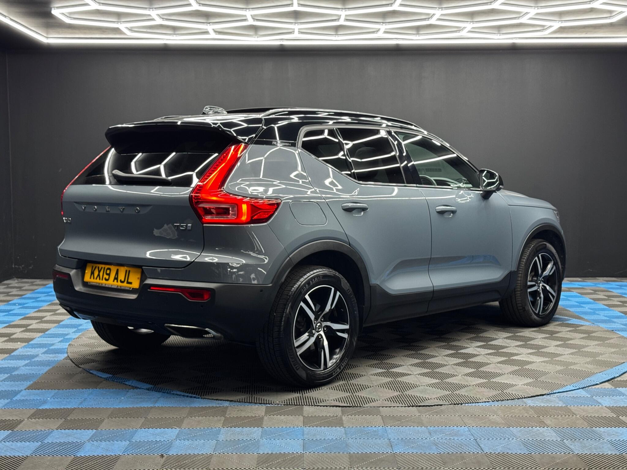 Volvo XC40 1.5 T3 R-Design Euro 6 (s/s) 5dr 5dr Manual 2026