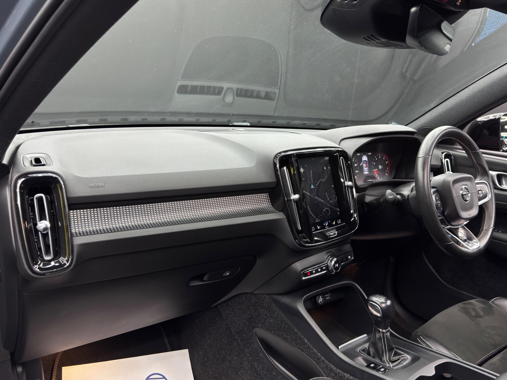 Volvo XC40 1.5 T3 R-Design Euro 6 (s/s) 5dr 5dr Manual 2026