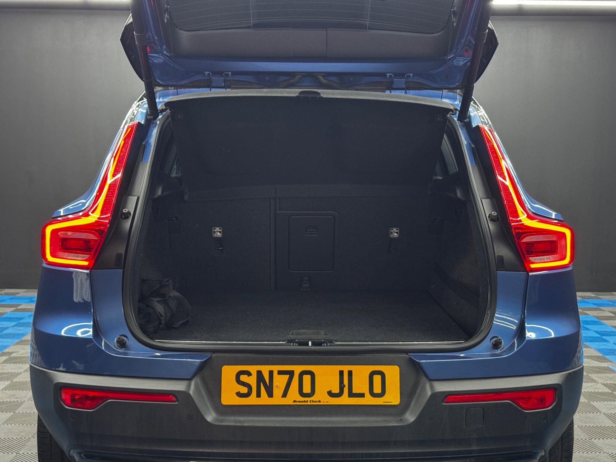 Volvo XC40 1.5 T3 R-Design Euro 6 (s/s) 5dr 5dr Manual 2026