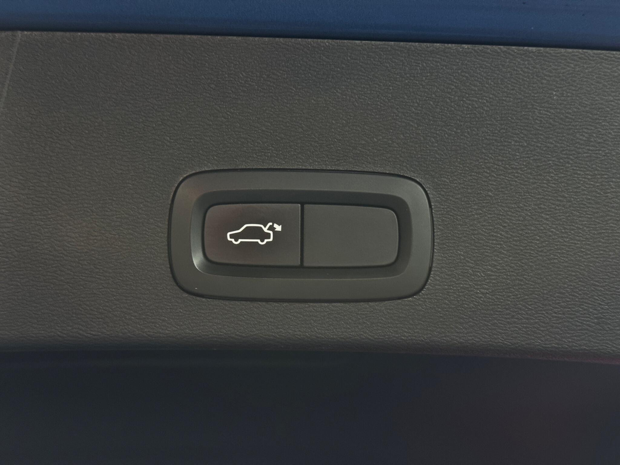 Volvo XC40 1.5 T3 R-Design Euro 6 (s/s) 5dr 5dr Manual 2026
