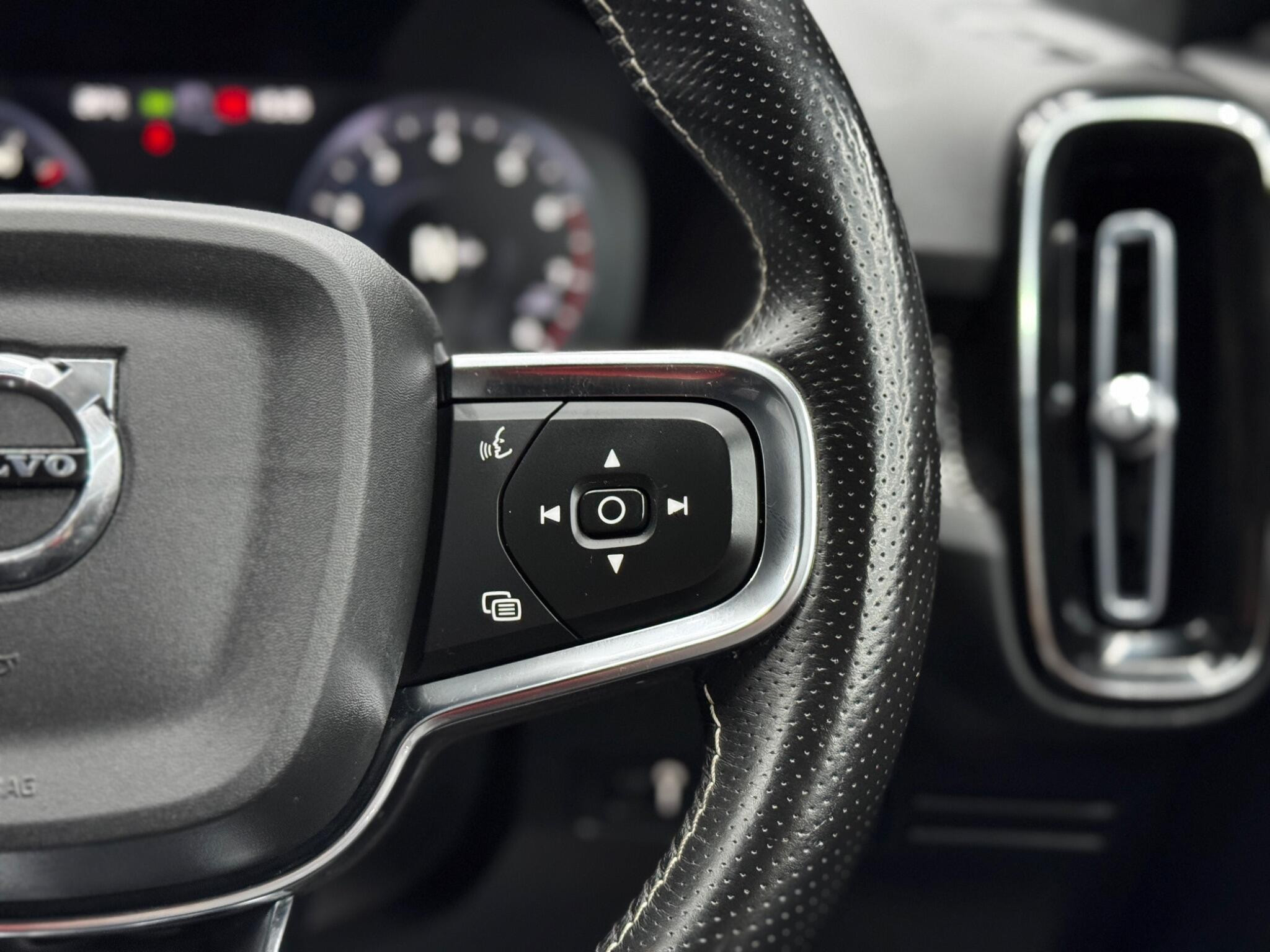 Volvo XC40 1.5 T3 R-Design Euro 6 (s/s) 5dr 5dr Manual 2026