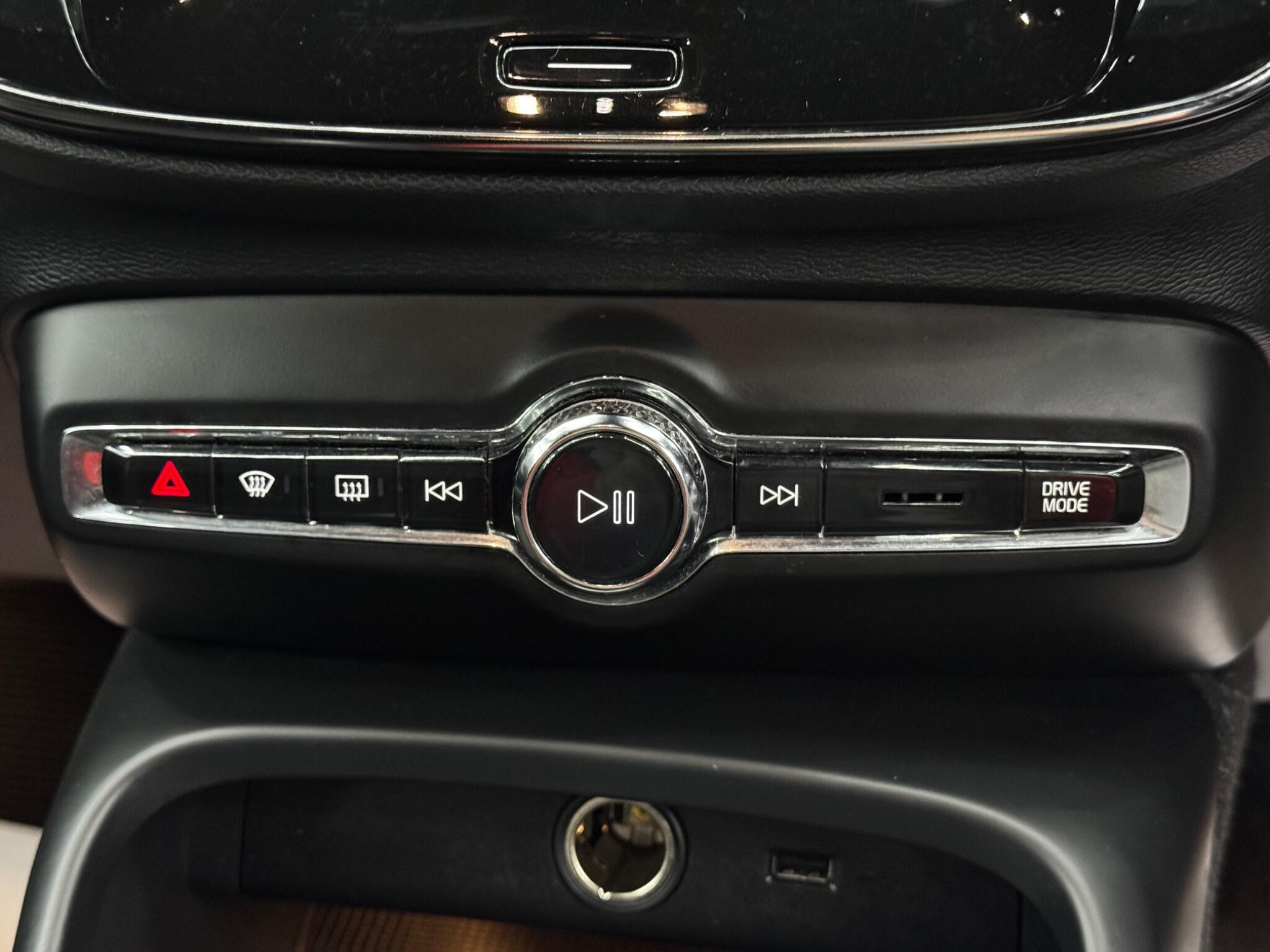 Volvo XC40 1.5 T3 R-Design Euro 6 (s/s) 5dr 5dr Manual 2026