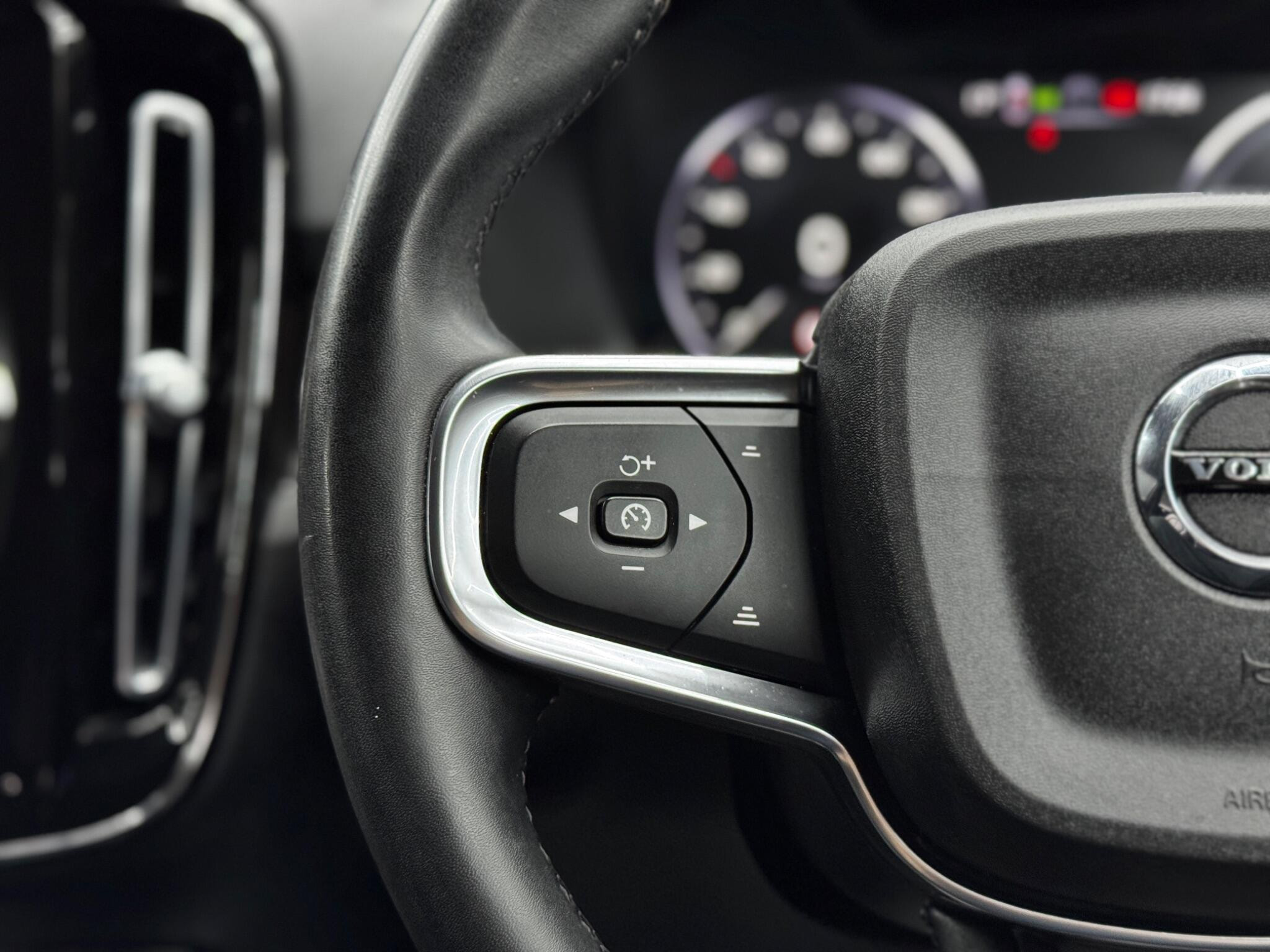 Volvo XC40 1.5h T4 Recharge 10.7kWh Plus Auto Euro 6 (s/s) 5dr 5dr Automatic 2026