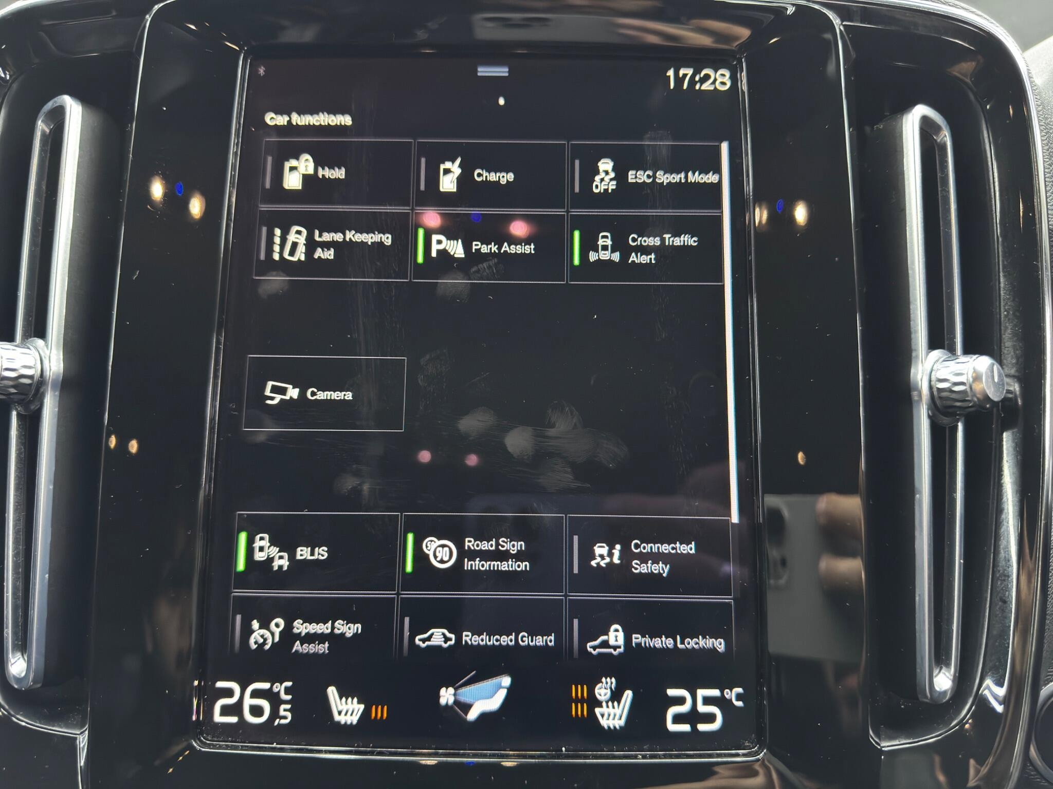 Volvo XC40 1.5h T4 Recharge 10.7kWh Plus Auto Euro 6 (s/s) 5dr 5dr Automatic 2026