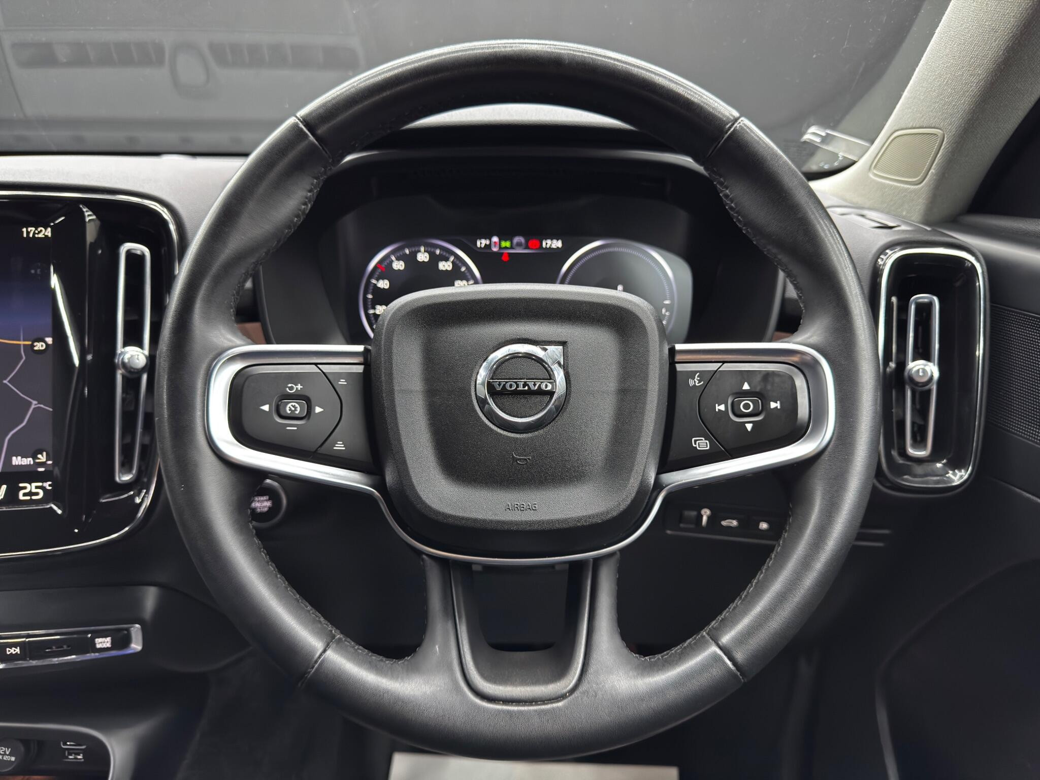 Volvo XC40 1.5h T4 Recharge 10.7kWh Plus Auto Euro 6 (s/s) 5dr 5dr Automatic 2026