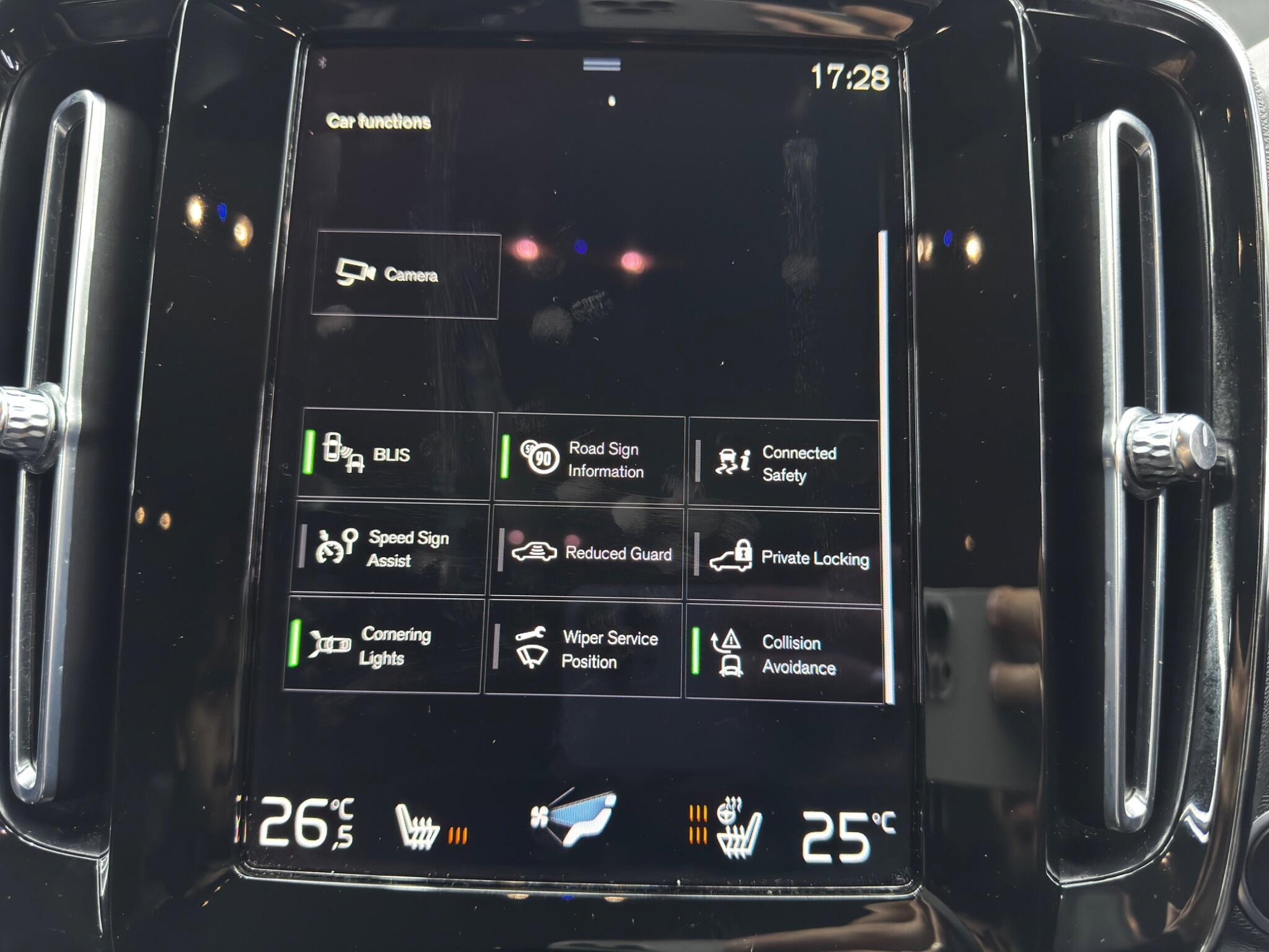 Volvo XC40 1.5h T4 Recharge 10.7kWh Plus Auto Euro 6 (s/s) 5dr 5dr Automatic 2026
