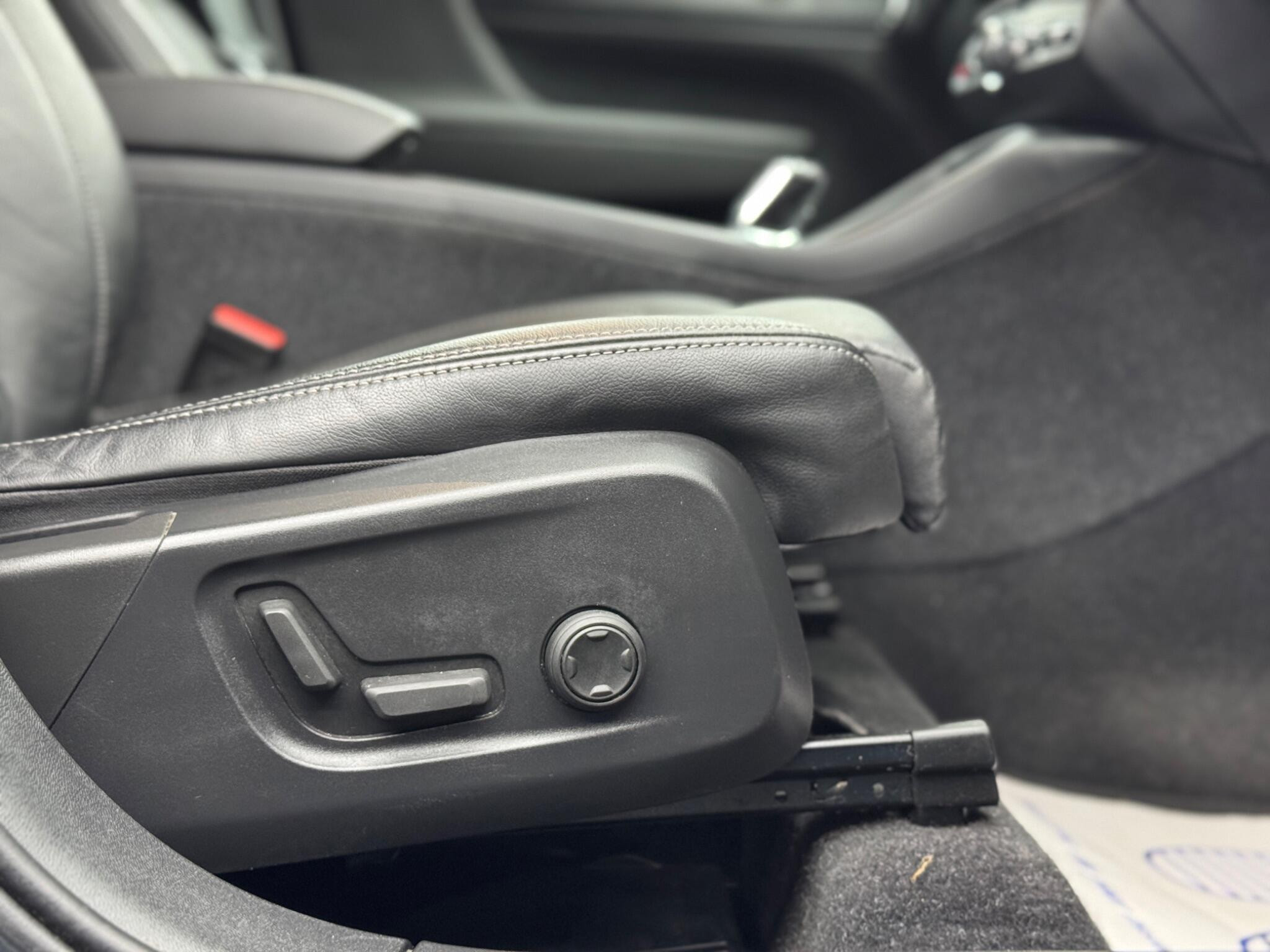 Volvo XC40 1.5h T4 Recharge 10.7kWh Plus Auto Euro 6 (s/s) 5dr 5dr Automatic 2026