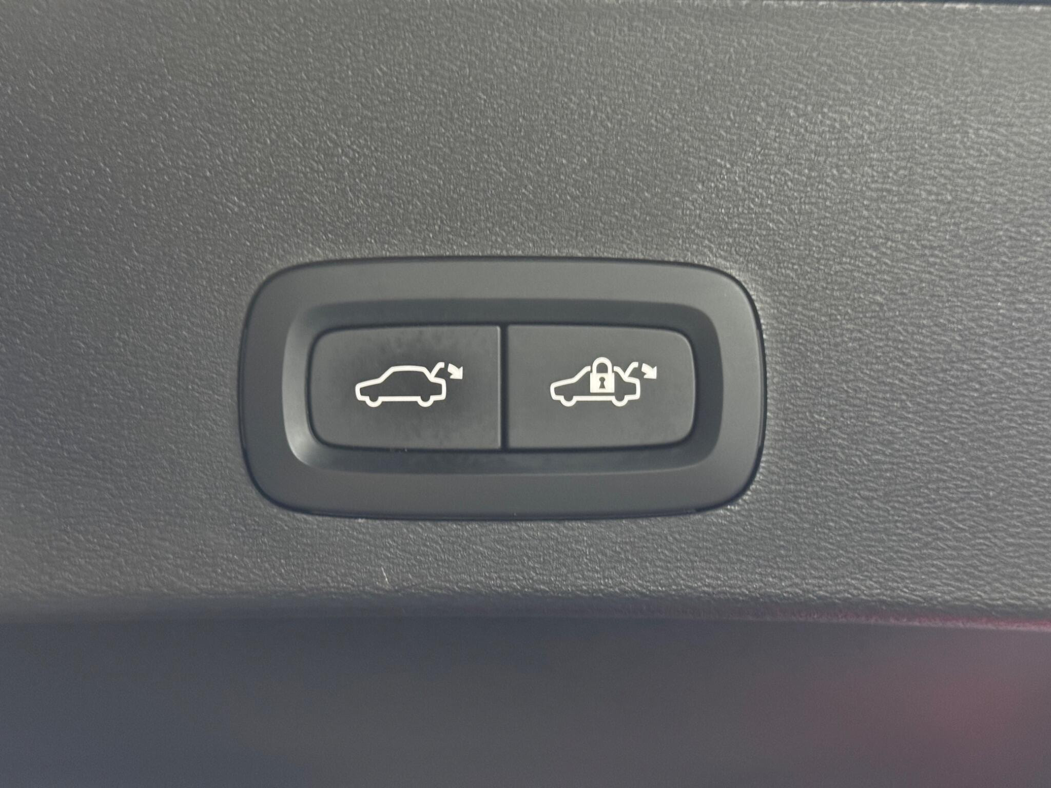 Volvo XC40 1.5h T4 Recharge 10.7kWh Plus Auto Euro 6 (s/s) 5dr 5dr Automatic 2026