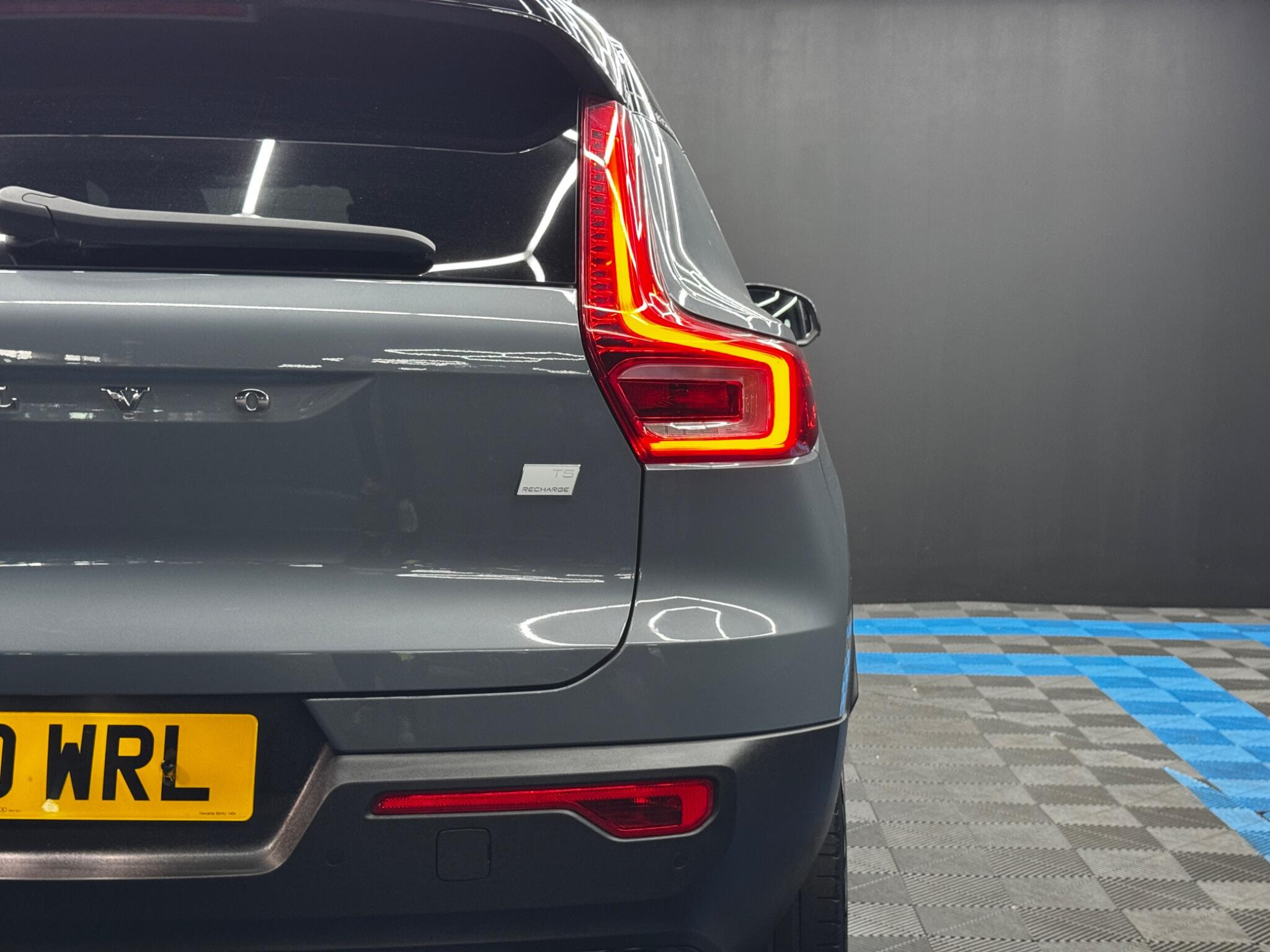 Volvo XC40 1.5h T5 Twin Engine Recharge 10.7kWh R-Design Auto Euro 6 (s/s) 5dr 5dr Automatic 2026
