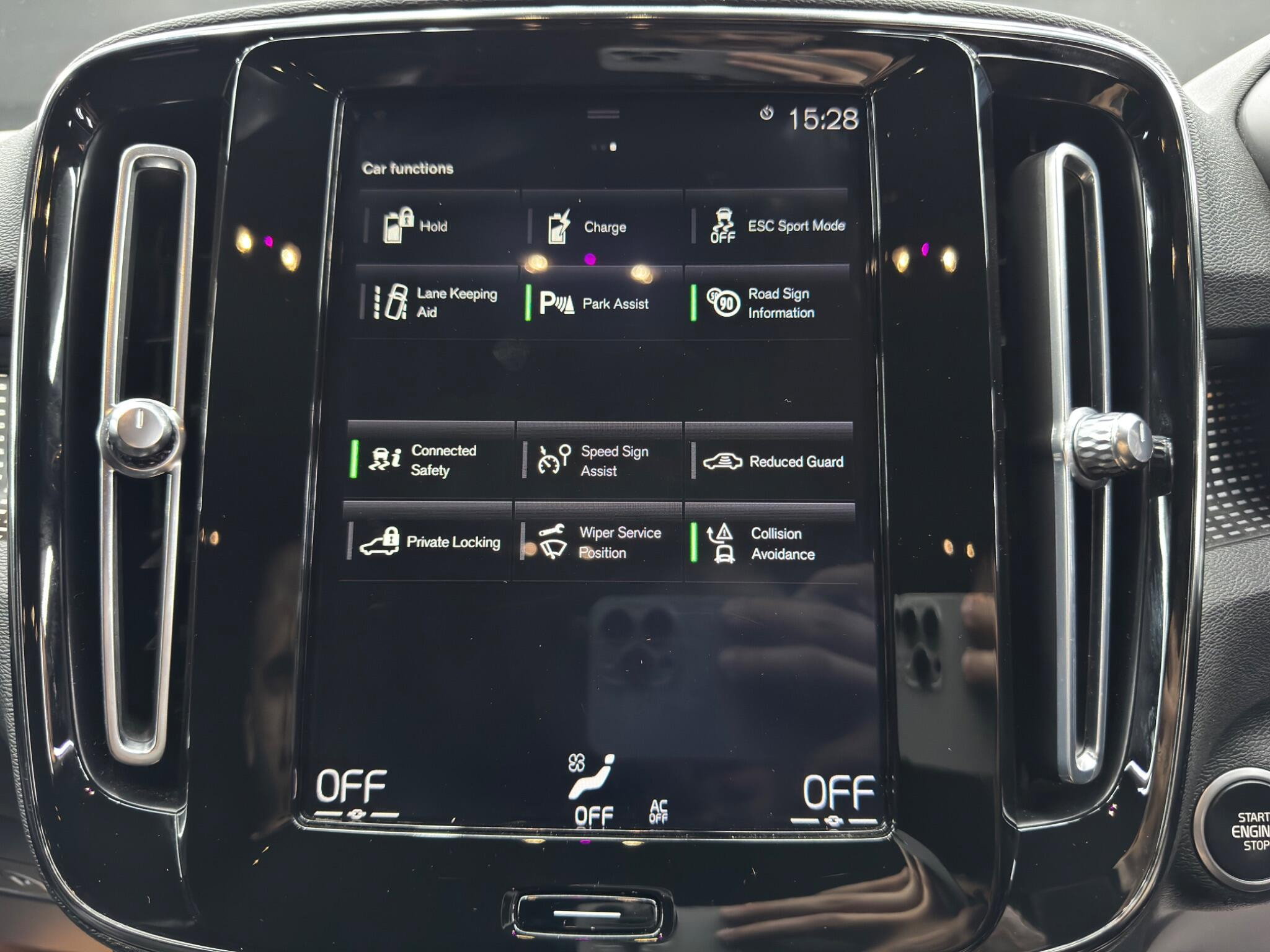 Volvo XC40 1.5h T5 Twin Engine Recharge 10.7kWh R-Design Auto Euro 6 (s/s) 5dr 5dr Automatic 2026