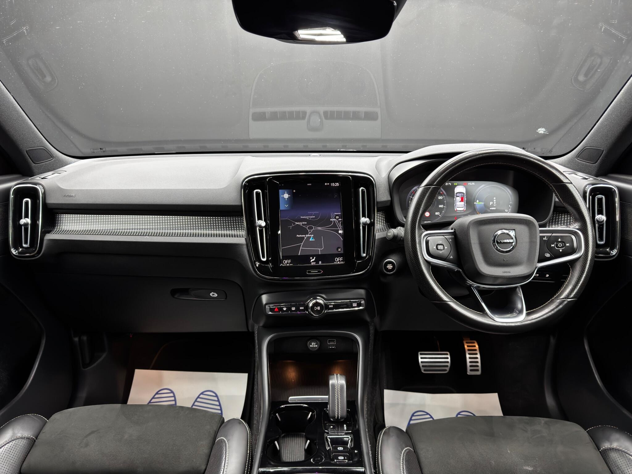 Volvo XC40 1.5h T5 Twin Engine Recharge 10.7kWh R-Design Auto Euro 6 (s/s) 5dr 5dr Automatic 2026