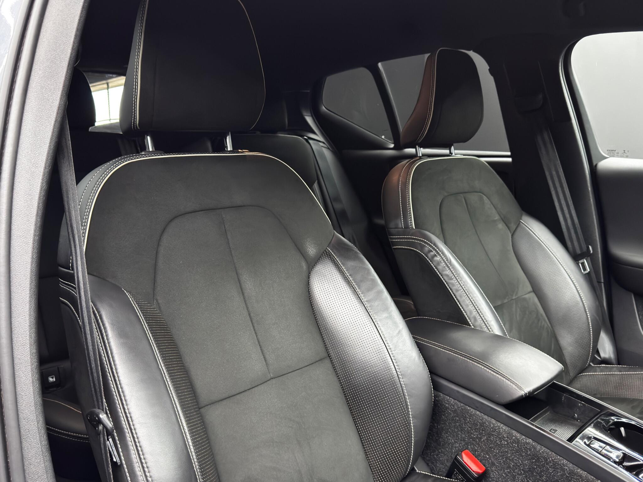 Volvo XC40 1.5h T5 Twin Engine Recharge 10.7kWh R-Design Auto Euro 6 (s/s) 5dr 5dr Automatic 2026