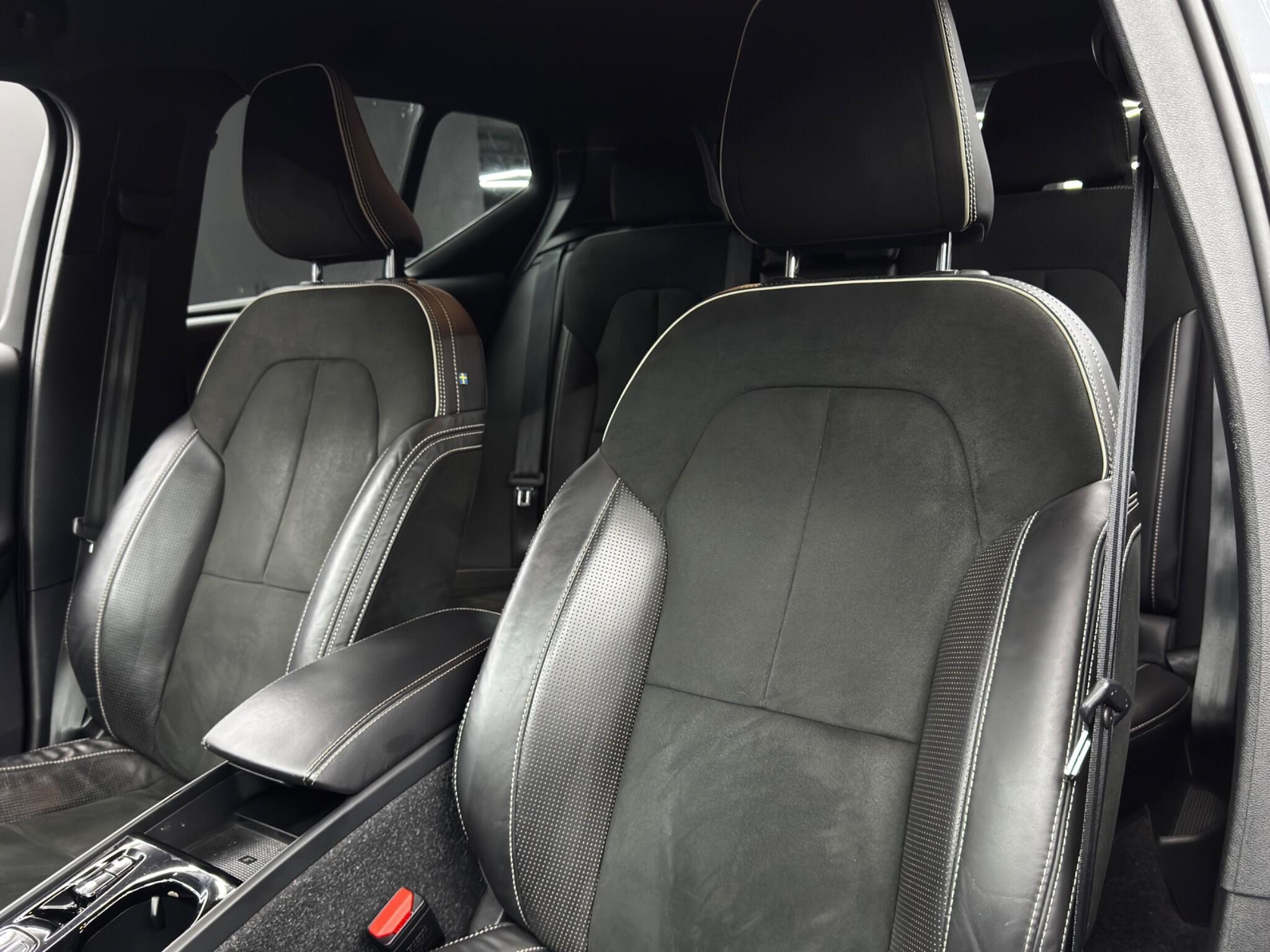 Volvo XC40 1.5h T5 Twin Engine Recharge 10.7kWh R-Design Auto Euro 6 (s/s) 5dr 5dr Automatic 2026