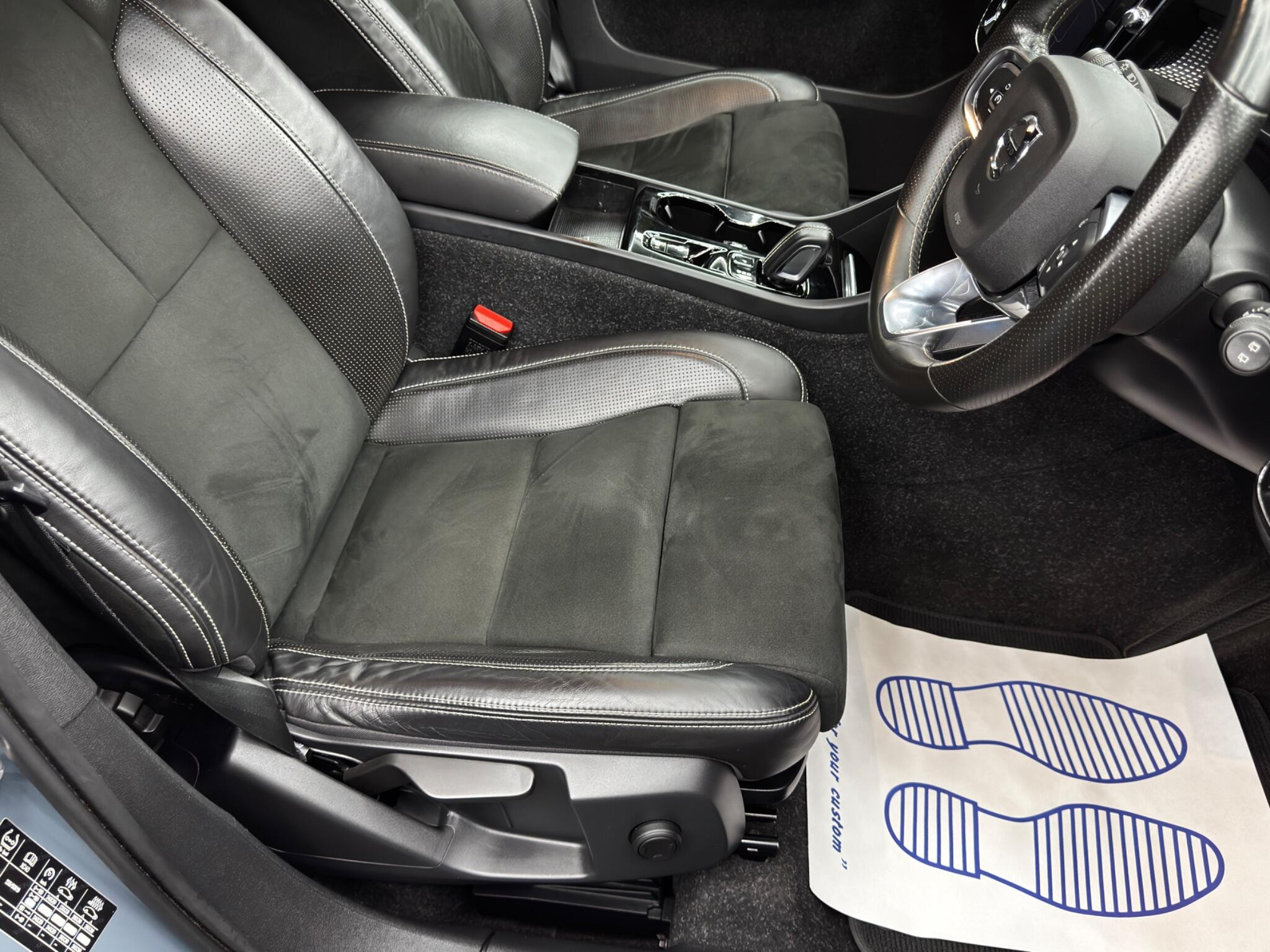 Volvo XC40 1.5h T5 Twin Engine Recharge 10.7kWh R-Design Auto Euro 6 (s/s) 5dr 5dr Automatic 2026