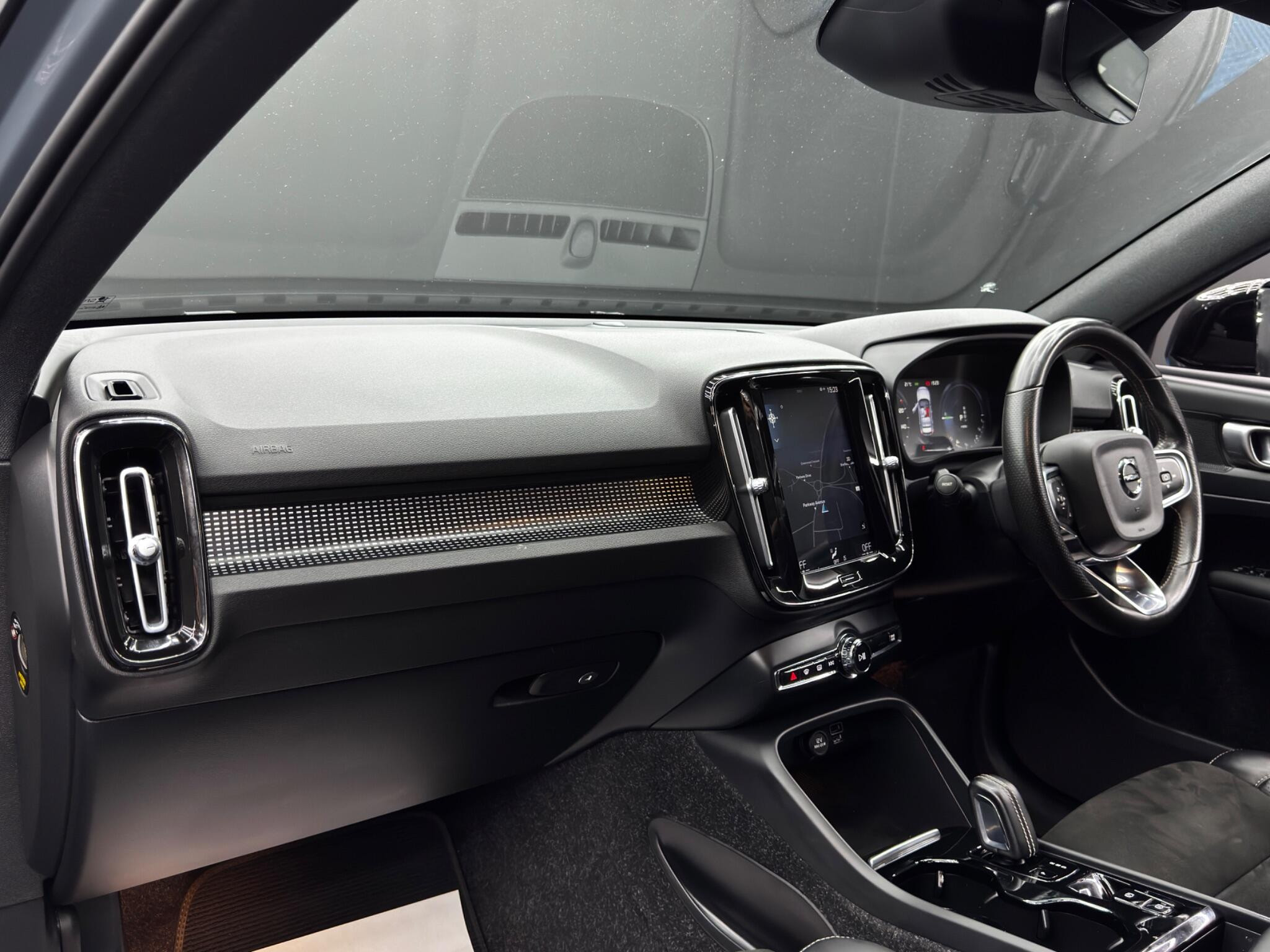 Volvo XC40 1.5h T5 Twin Engine Recharge 10.7kWh R-Design Auto Euro 6 (s/s) 5dr 5dr Automatic 2026