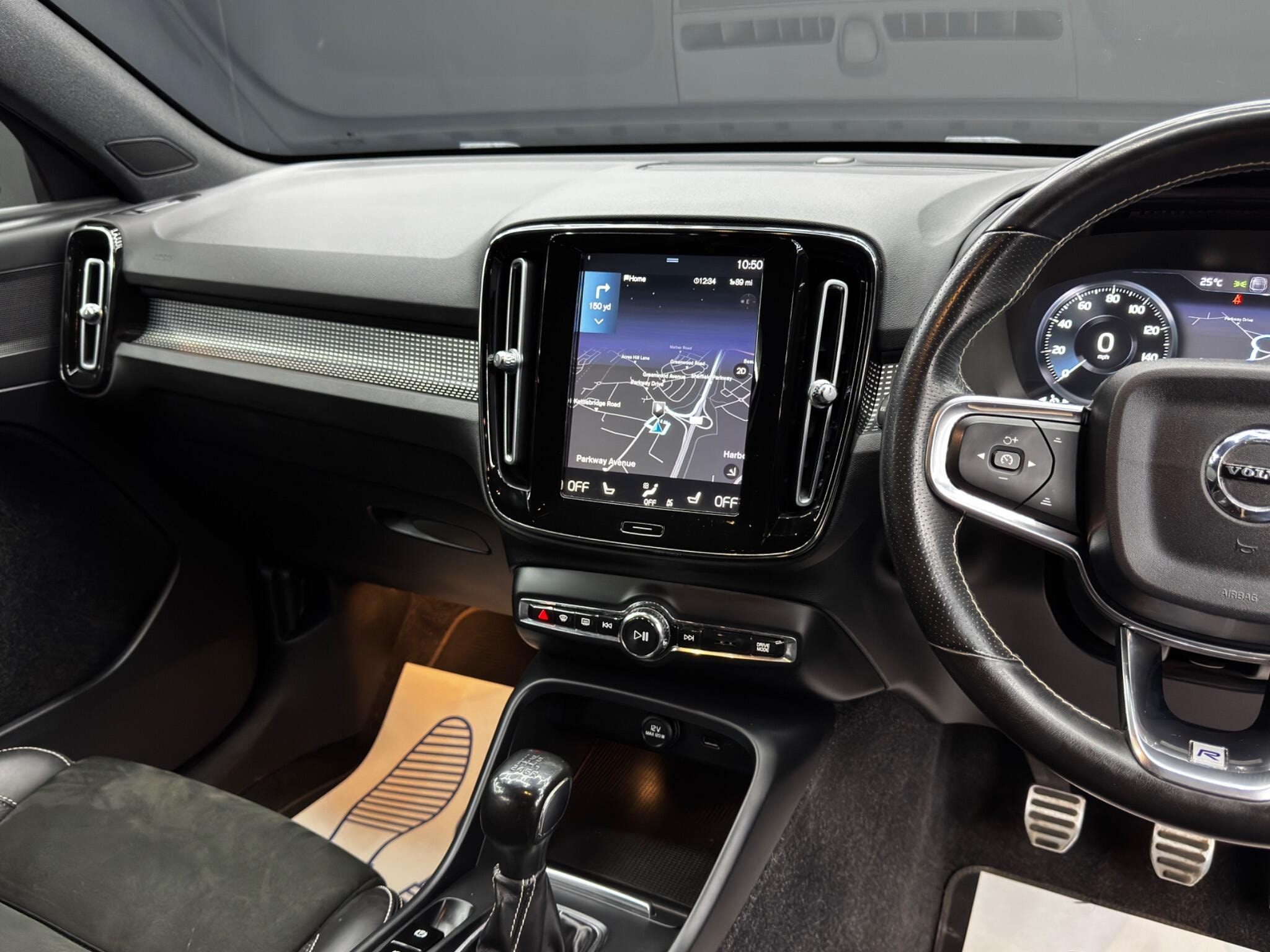 Volvo XC40 2.0 D3 R-Design Euro 6 (s/s) 5dr 5dr Manual 2026
