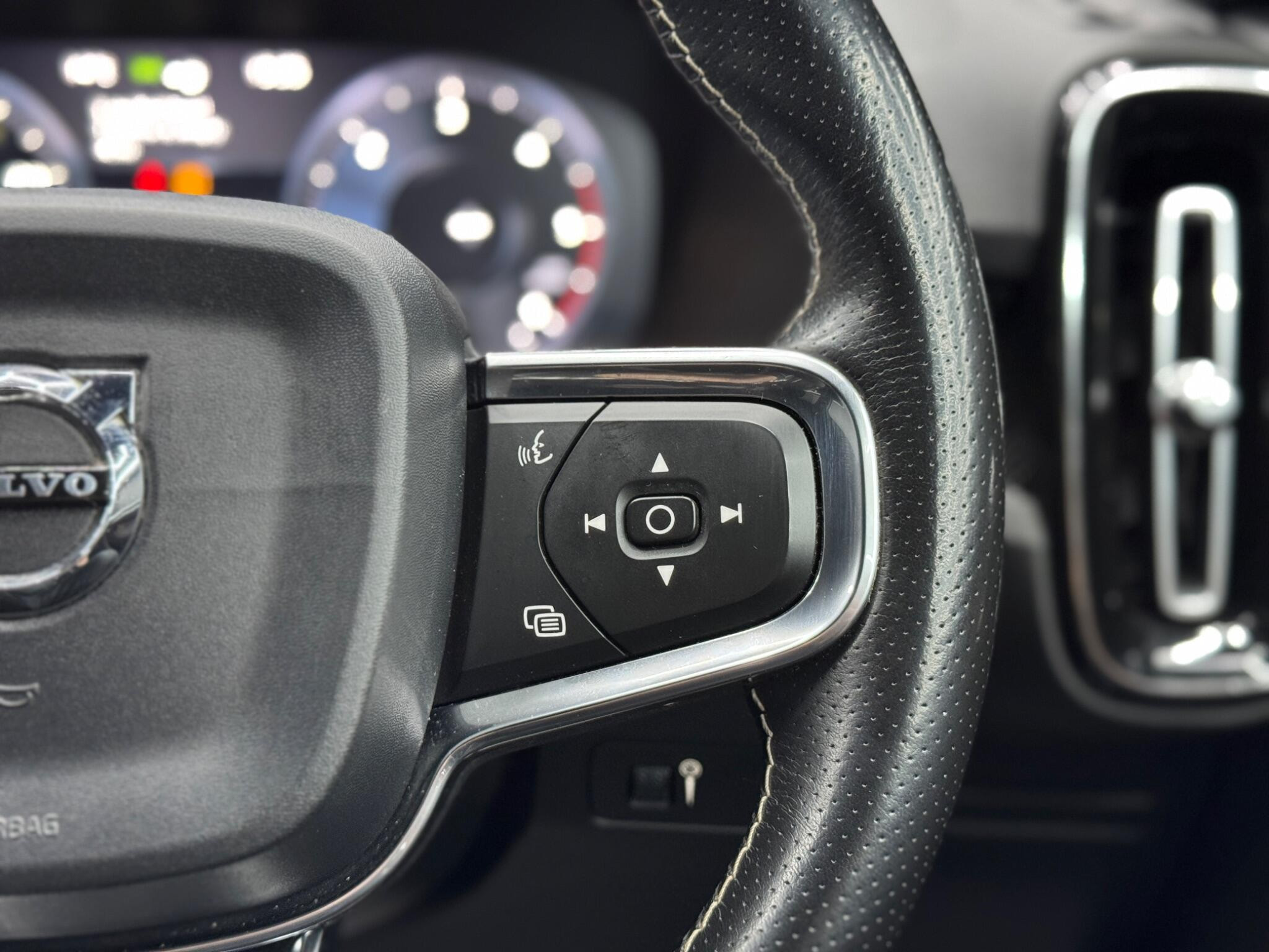 Volvo XC40 2.0 D3 R-Design Euro 6 (s/s) 5dr 5dr Manual 2026