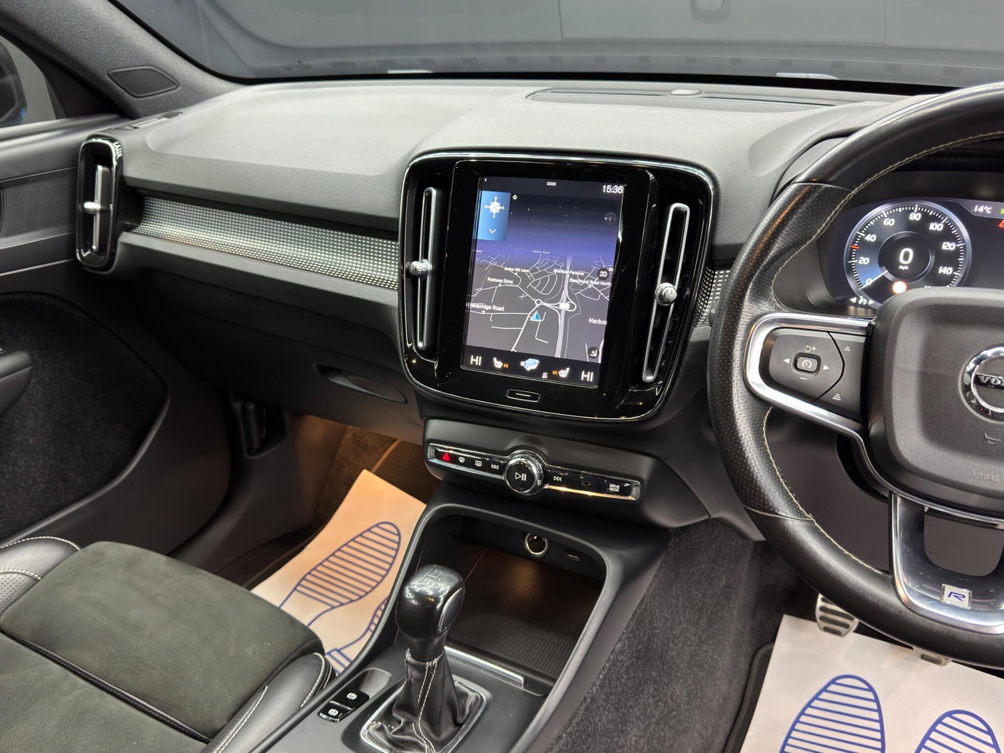 Volvo XC40 2.0 D3 R-Design Euro 6 (s/s) 5dr 5dr Manual 2026