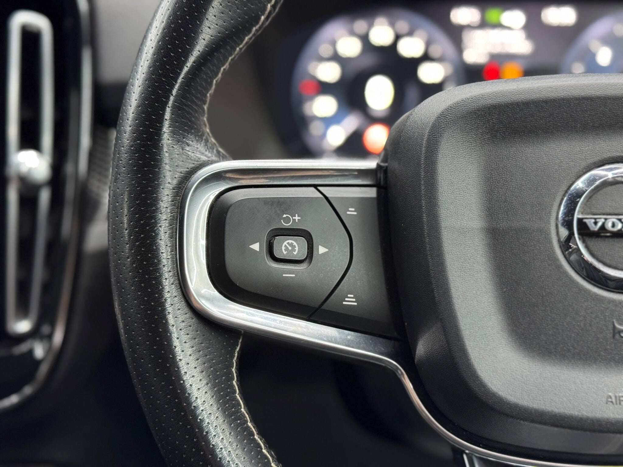 Volvo XC40 2.0 D3 R-Design Euro 6 (s/s) 5dr 5dr Manual 2026