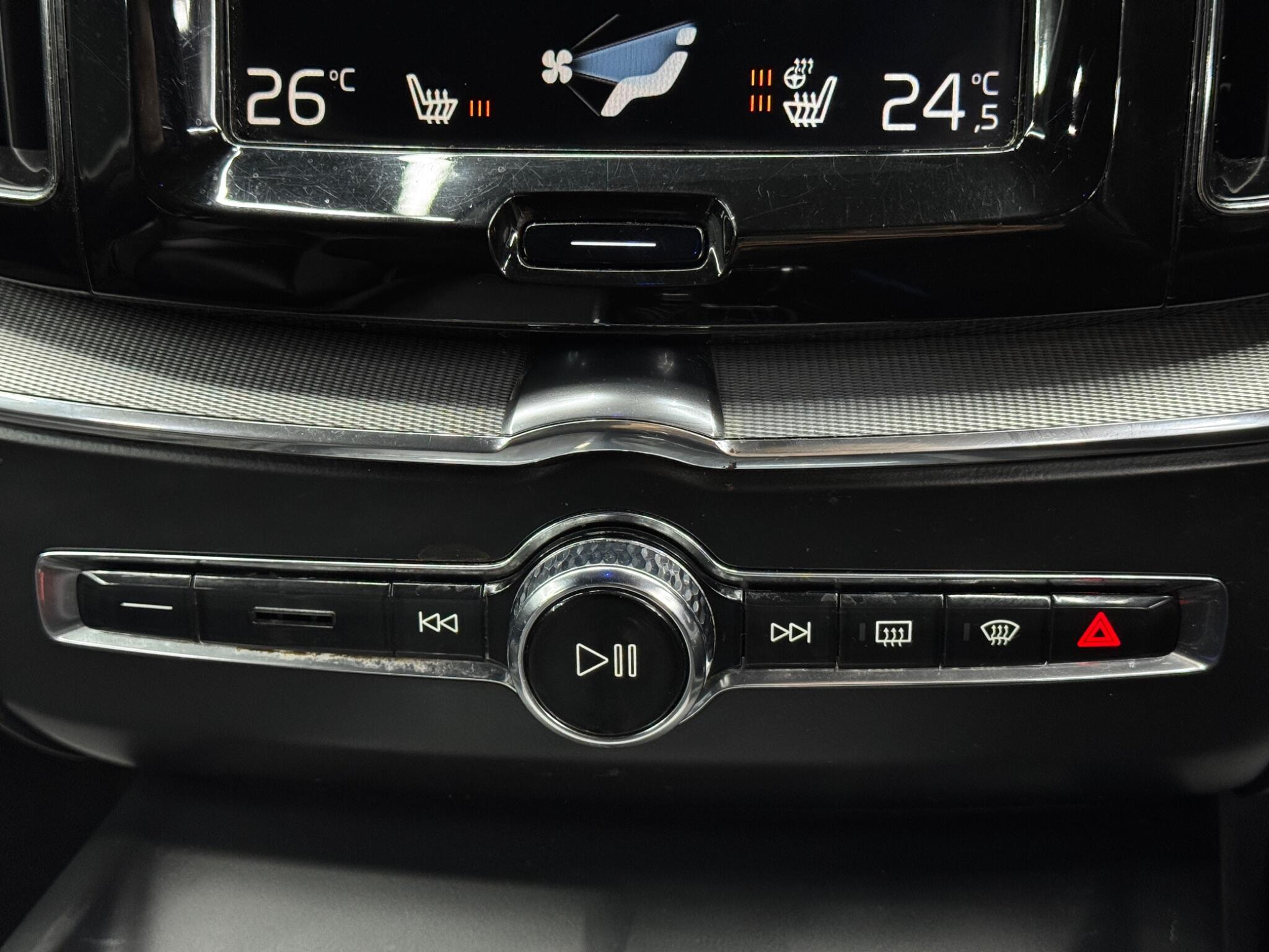 Volvo XC60 2.0 T5 R-Design Auto AWD Euro 6 (s/s) 5dr 5dr Automatic 2026