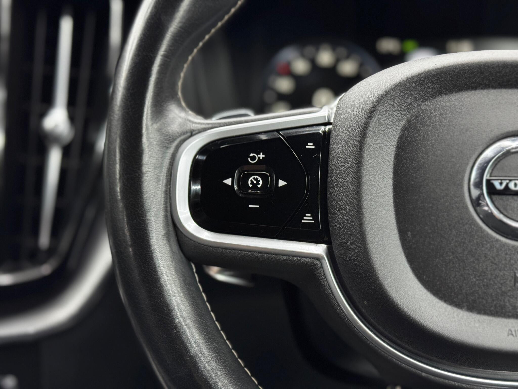 Volvo XC60 2.0 T5 R-Design Auto AWD Euro 6 (s/s) 5dr 5dr Automatic 2026