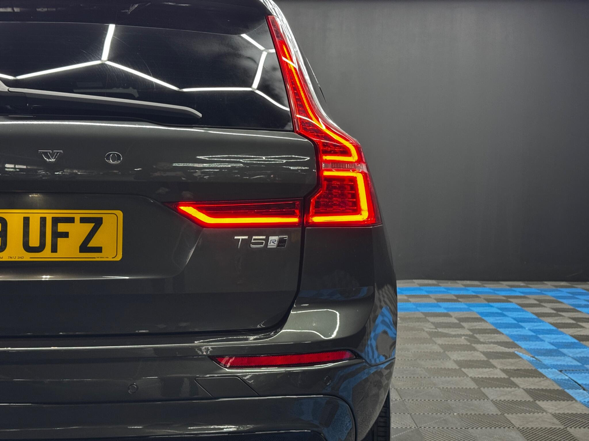 Volvo XC60 2.0 T5 R-Design Auto AWD Euro 6 (s/s) 5dr 5dr Automatic 2026