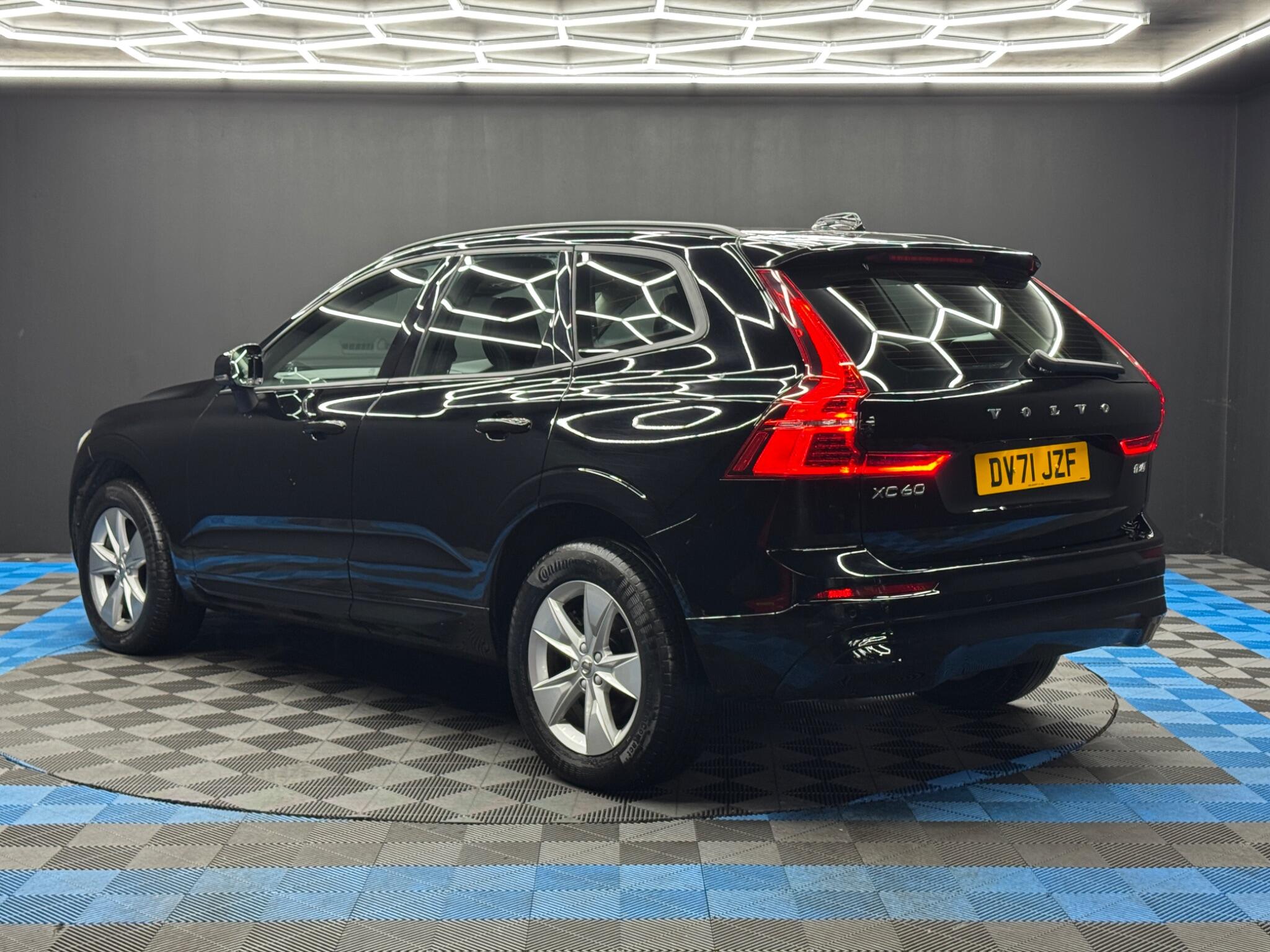 Volvo XC60 2.0 B4 MHEV Momentum Auto AWD Euro 6 (s/s) 5dr 5dr Automatic 2026