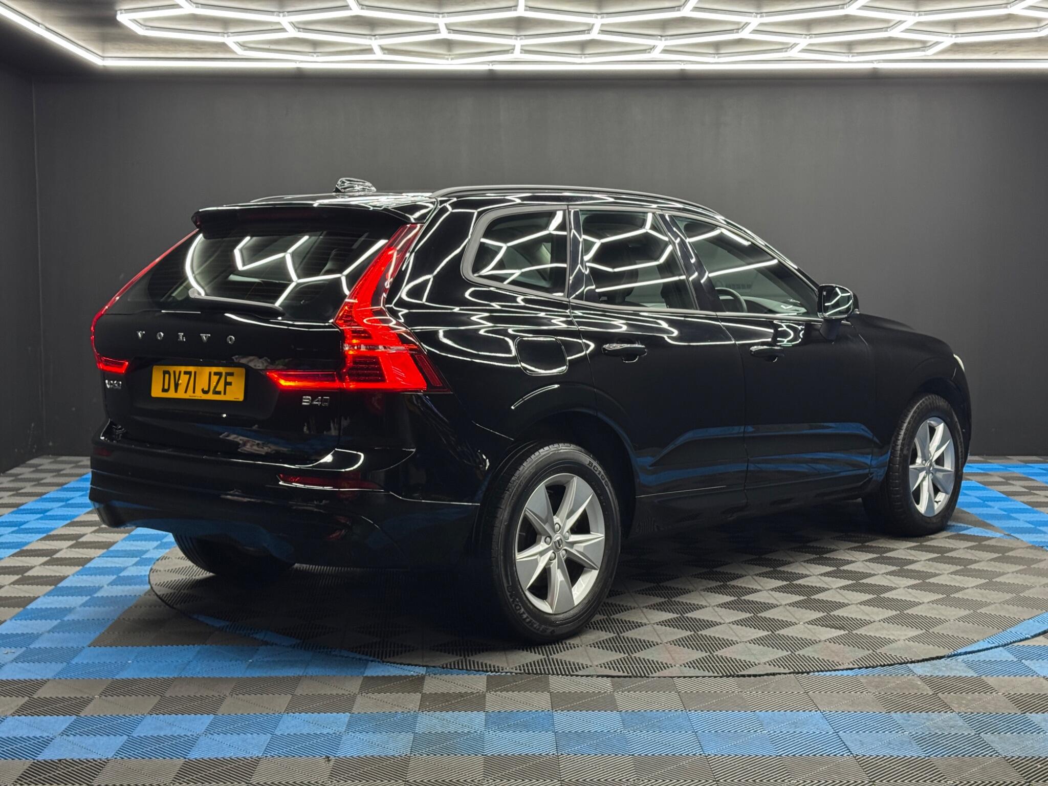 Volvo XC60 2.0 B4 MHEV Momentum Auto AWD Euro 6 (s/s) 5dr 5dr Automatic 2026