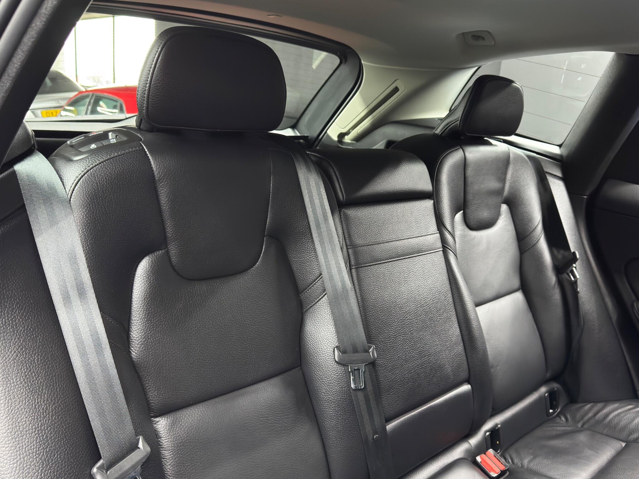 Volvo XC60 2.0 B4 MHEV Momentum Auto AWD Euro 6 (s/s) 5dr 5dr Automatic 2026