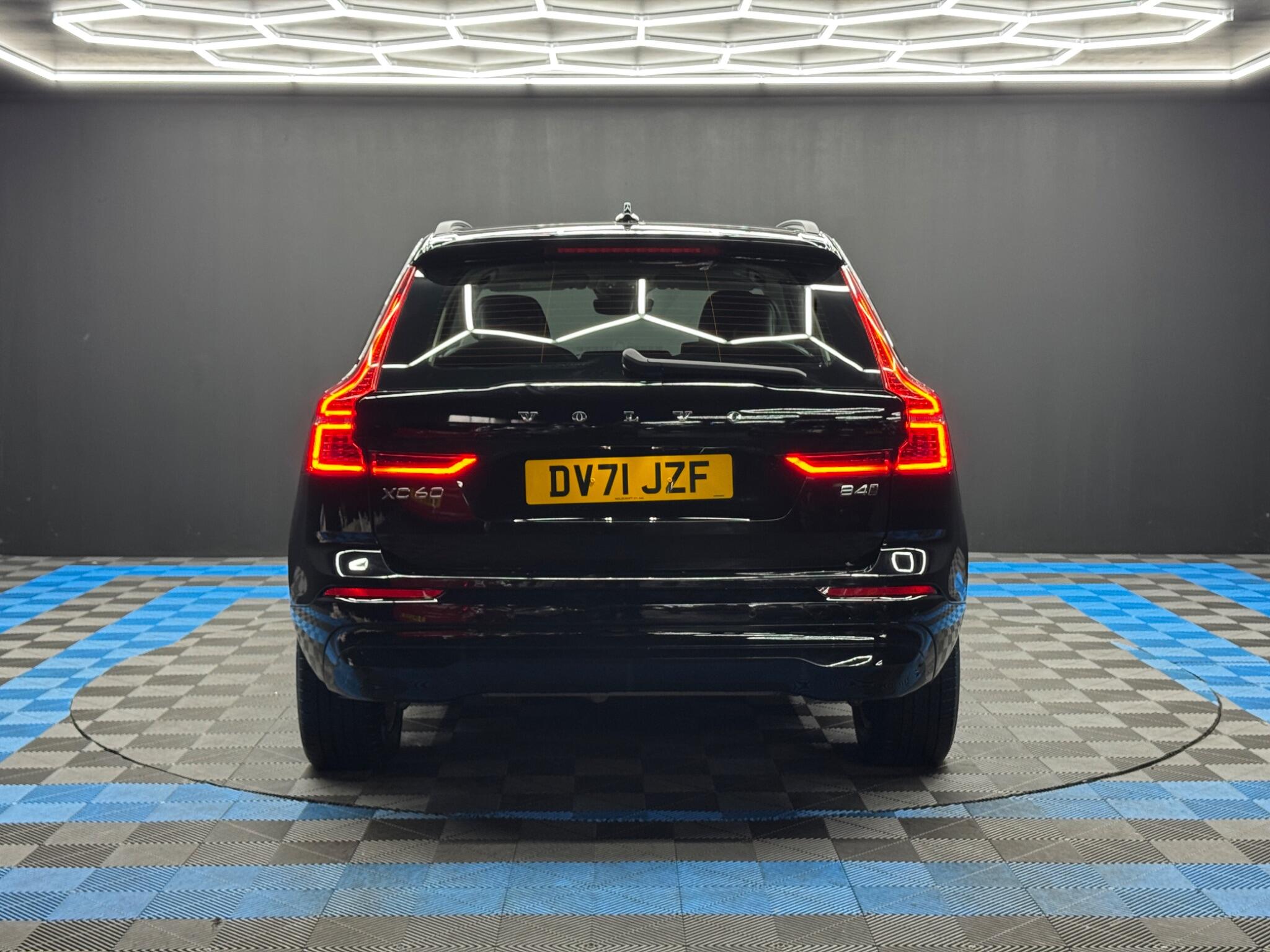 Volvo XC60 2.0 B4 MHEV Momentum Auto AWD Euro 6 (s/s) 5dr 5dr Automatic 2026