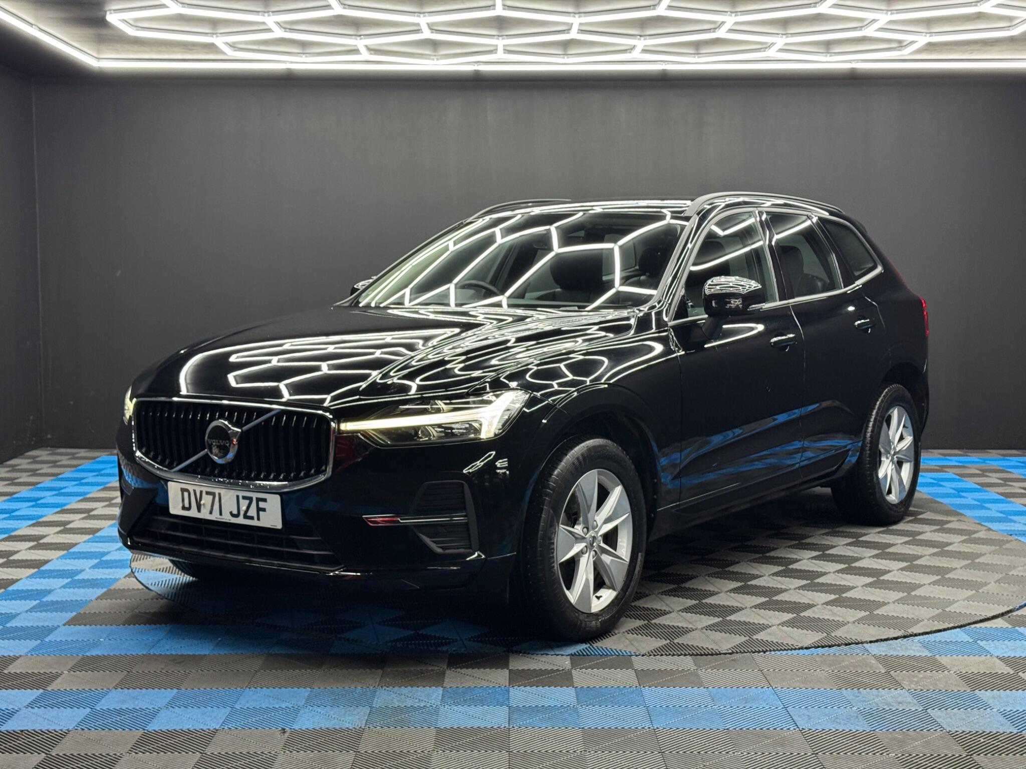 Volvo XC60 2.0 B4 MHEV Momentum Auto AWD Euro 6 (s/s) 5dr 5dr Automatic 2026