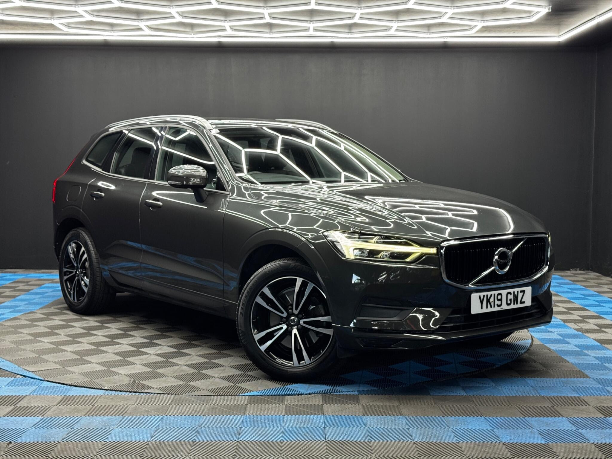 Volvo XC60 2.0 D4 Momentum AWD Euro 6 (s/s) 5dr 5dr Manual 2026