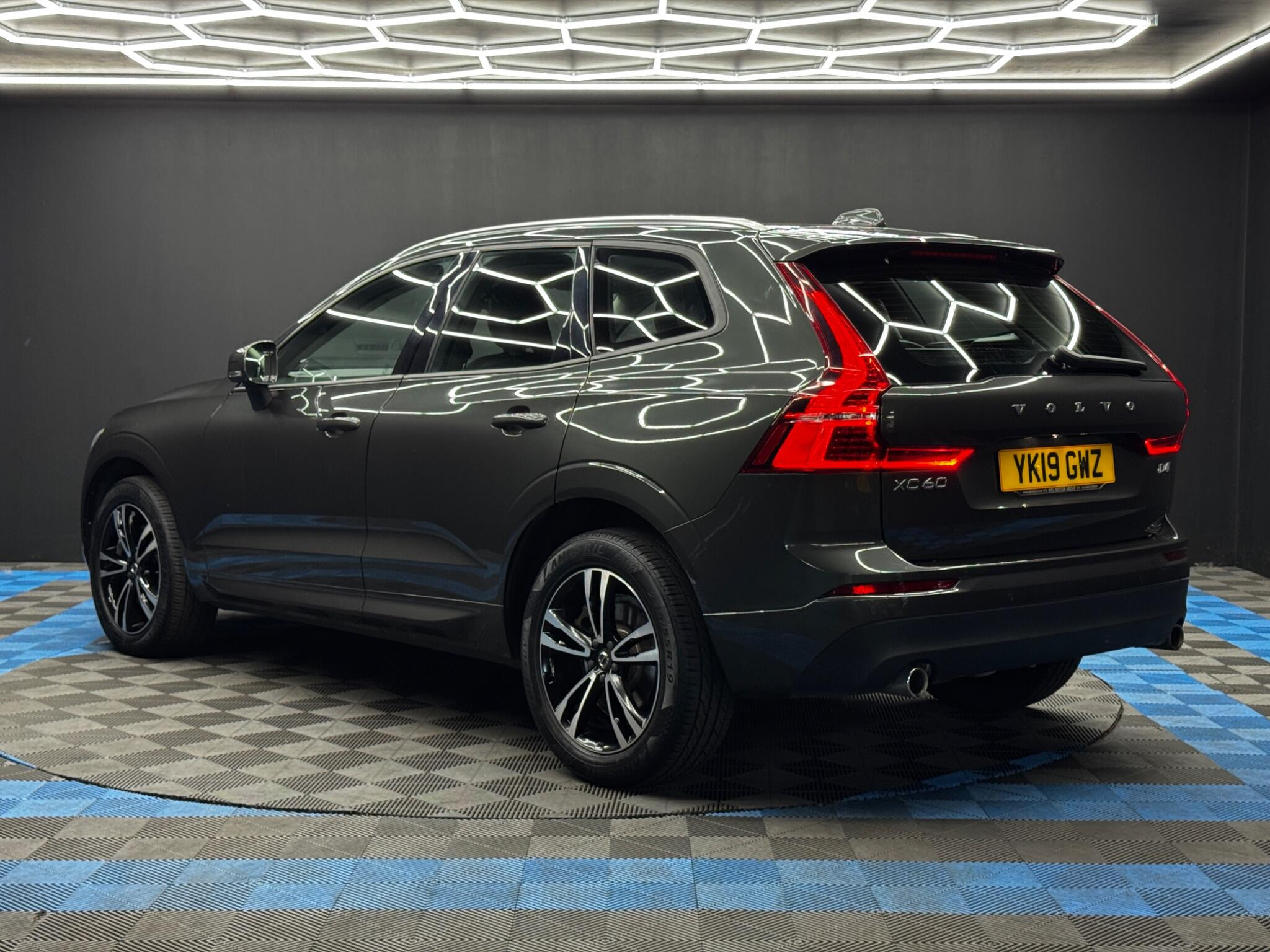 Volvo XC60 2.0 D4 Momentum AWD Euro 6 (s/s) 5dr 5dr Manual 2026