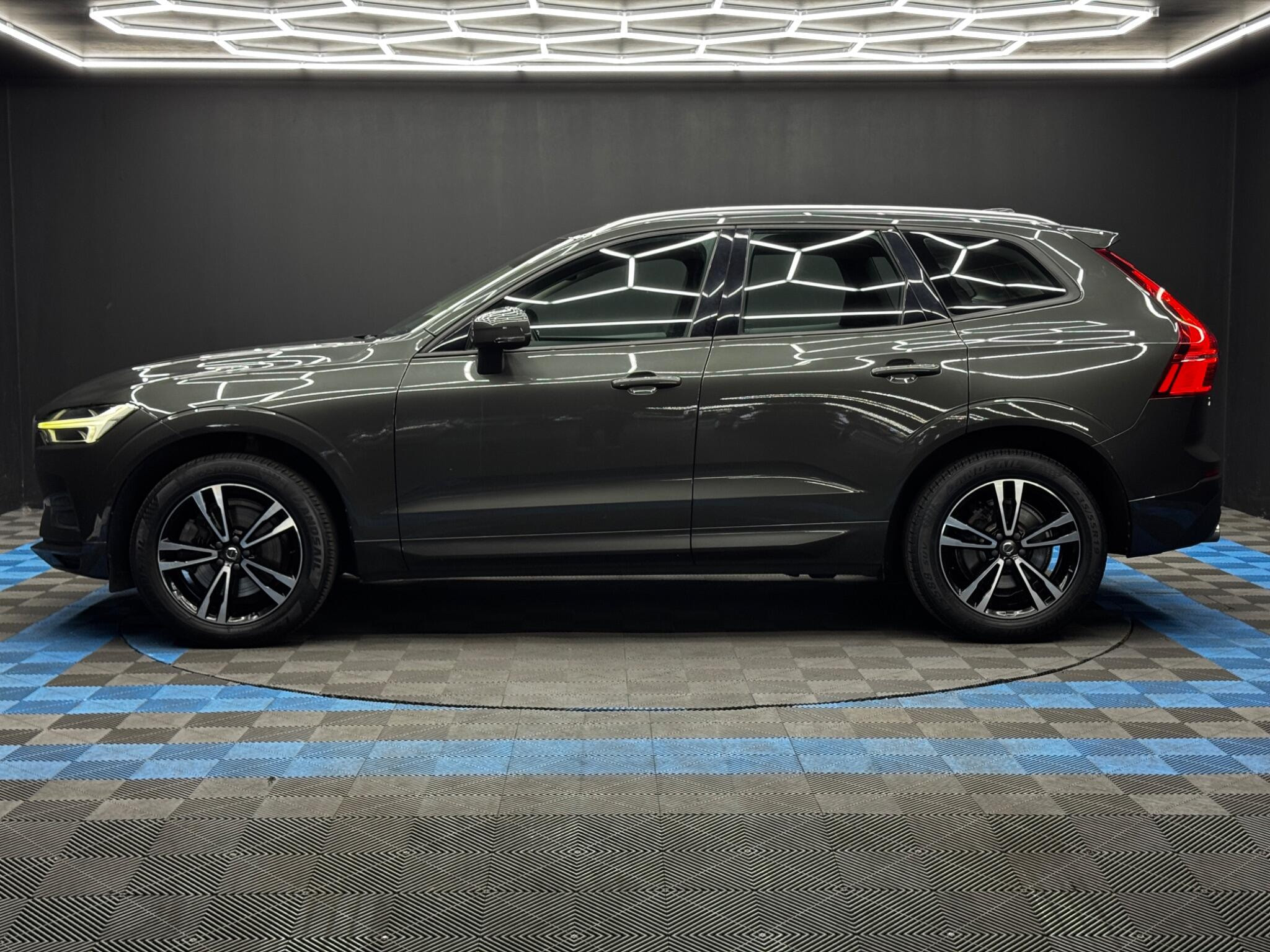 Volvo XC60 2.0 D4 Momentum AWD Euro 6 (s/s) 5dr 5dr Manual 2026