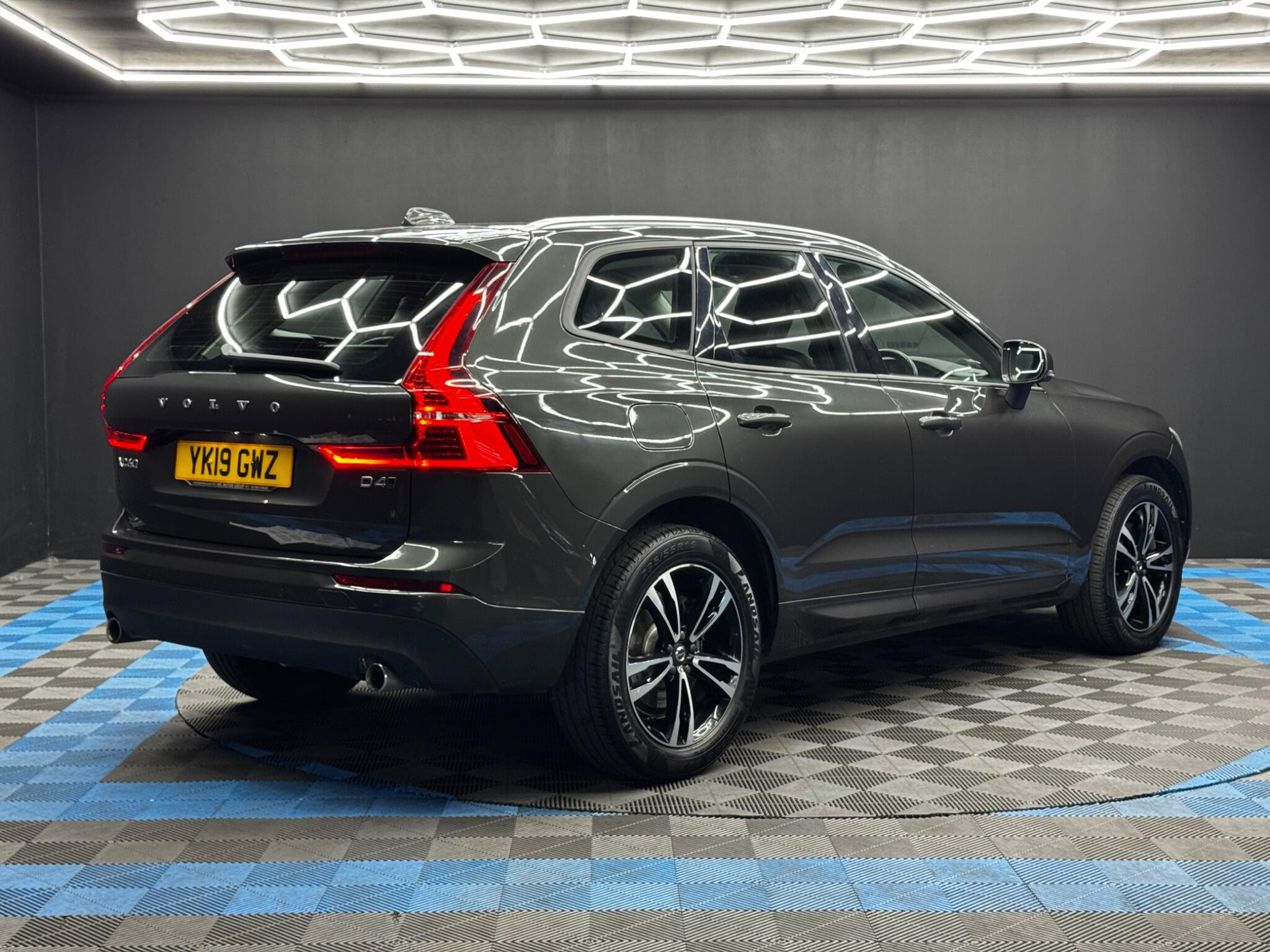 Volvo XC60 2.0 D4 Momentum AWD Euro 6 (s/s) 5dr 5dr Manual 2026