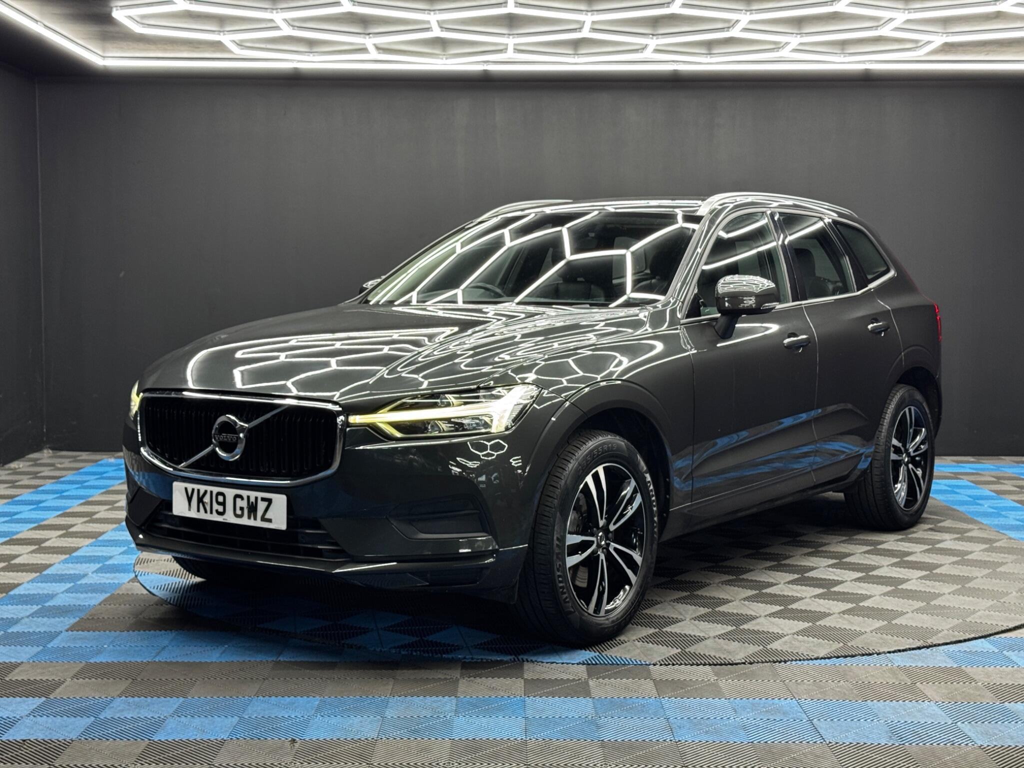 Volvo XC60 2.0 D4 Momentum AWD Euro 6 (s/s) 5dr 5dr Manual 2026