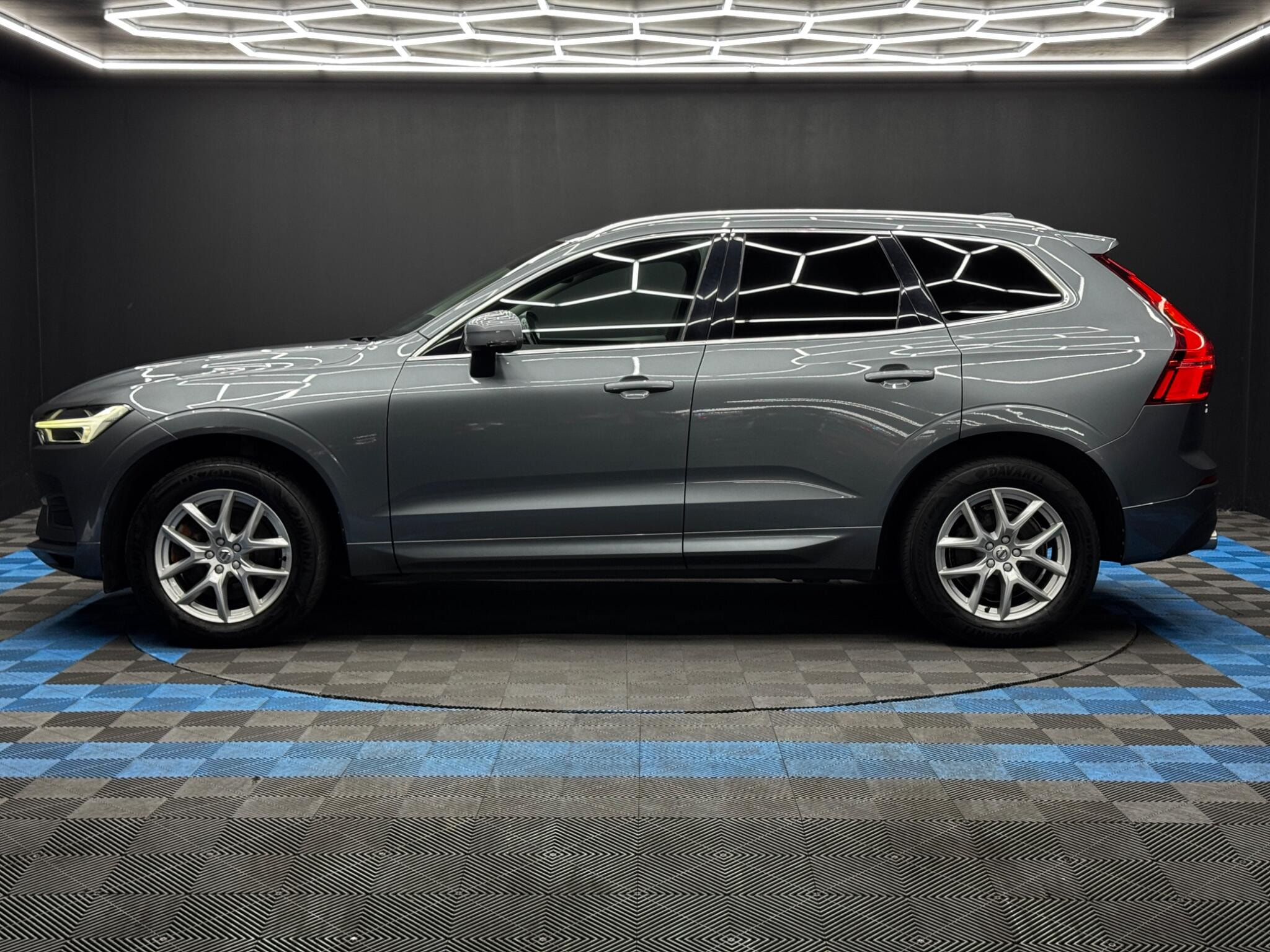Volvo XC60 2.0 D4 Momentum AWD Euro 6 (s/s) 5dr 5dr Manual 2026