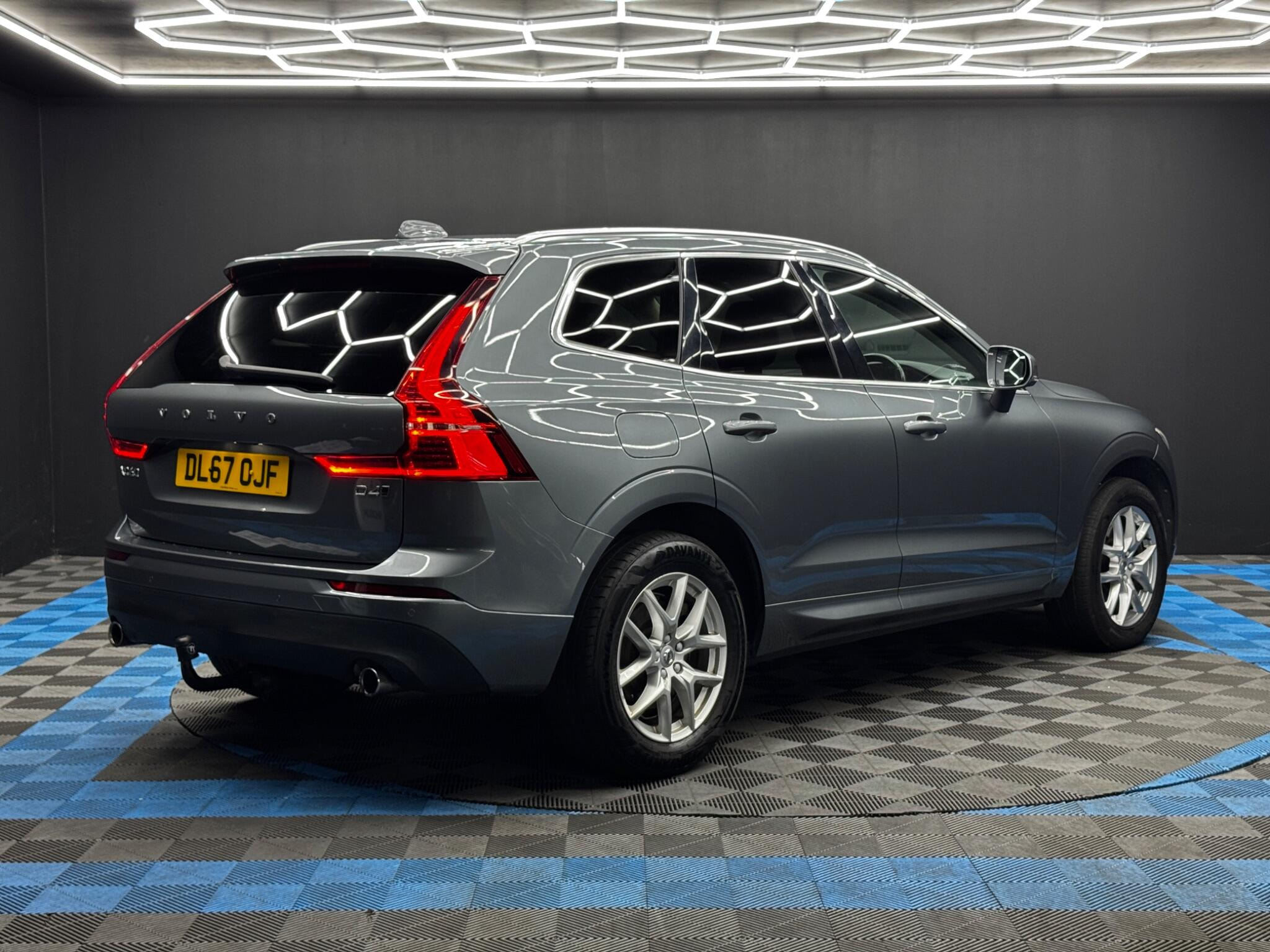 Volvo XC60 2.0 D4 Momentum AWD Euro 6 (s/s) 5dr 5dr Manual 2026
