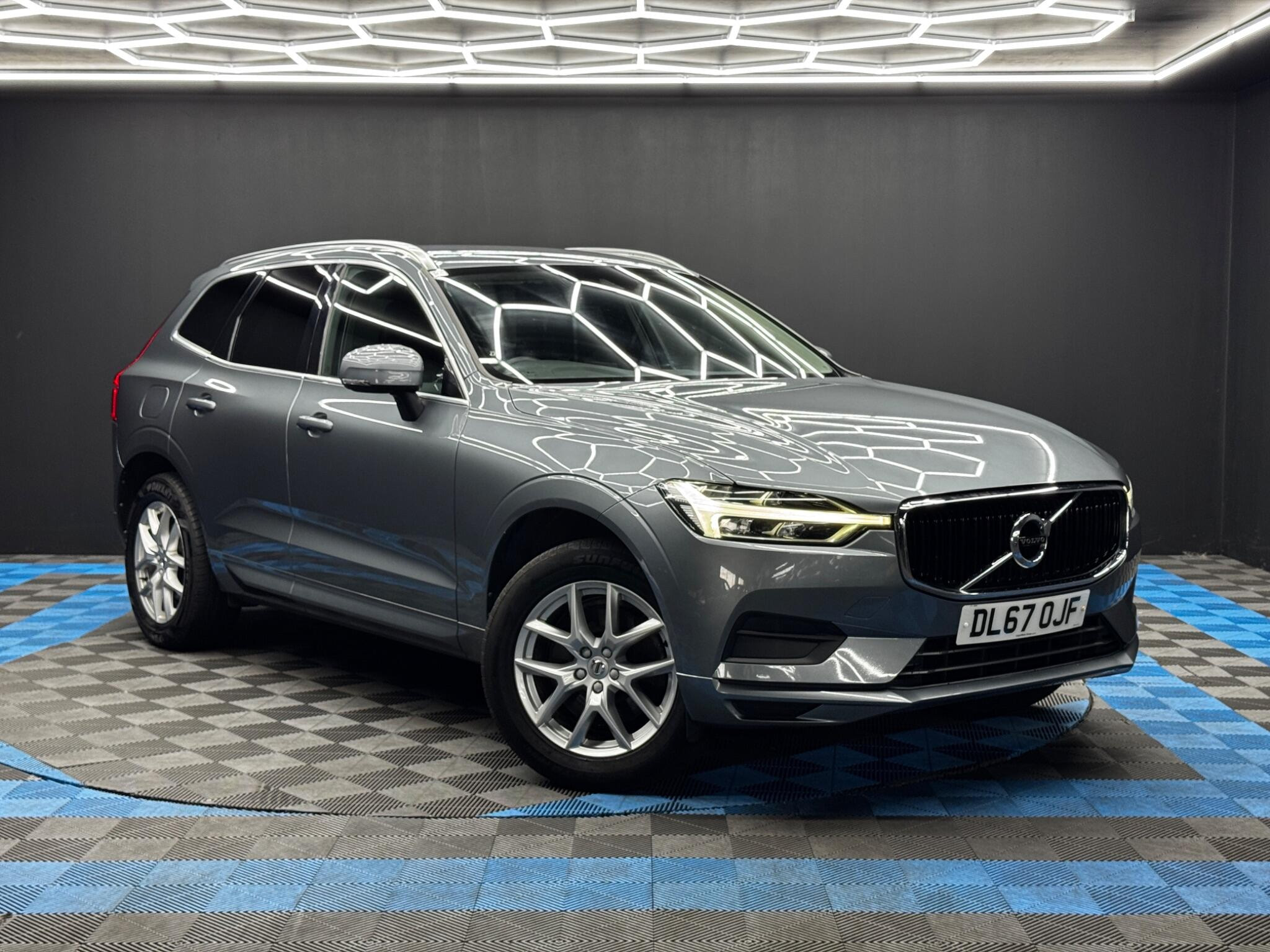 Volvo XC60 2.0 D4 Momentum AWD Euro 6 (s/s) 5dr 5dr Manual 2026