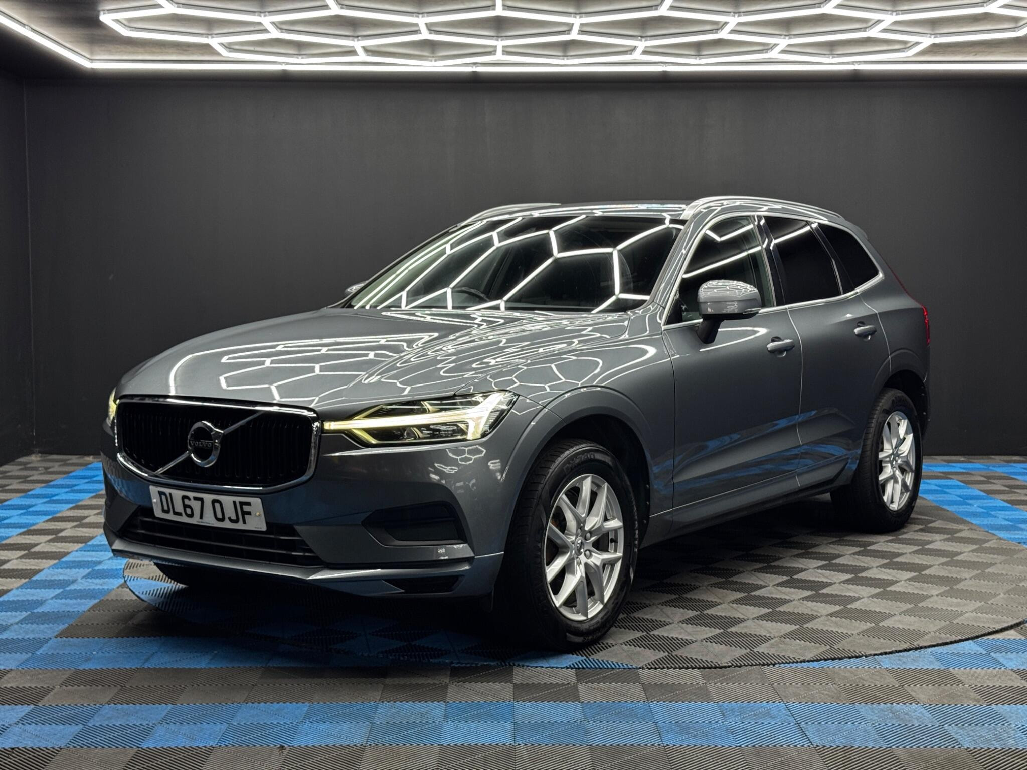 Volvo XC60 2.0 D4 Momentum AWD Euro 6 (s/s) 5dr 5dr Manual 2026