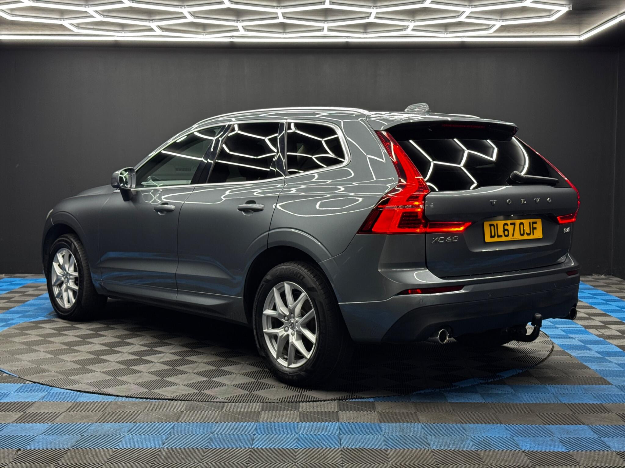 Volvo XC60 2.0 D4 Momentum AWD Euro 6 (s/s) 5dr 5dr Manual 2026