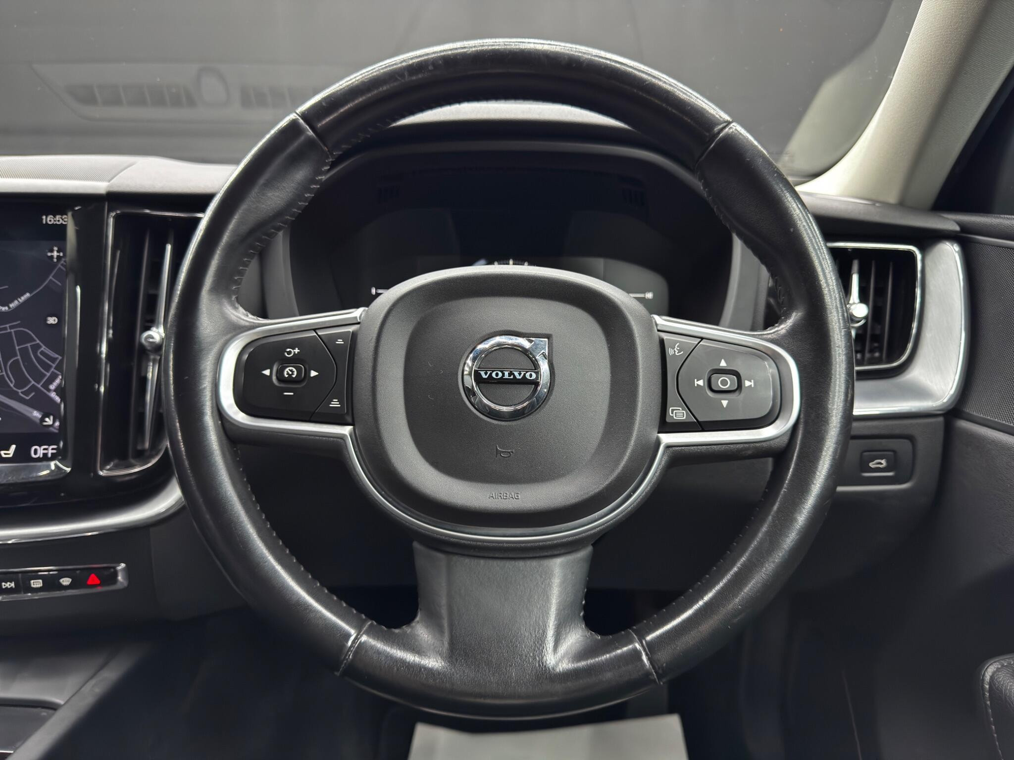 Volvo XC60 2.0 D4 Momentum AWD Euro 6 (s/s) 5dr 5dr Manual 2026