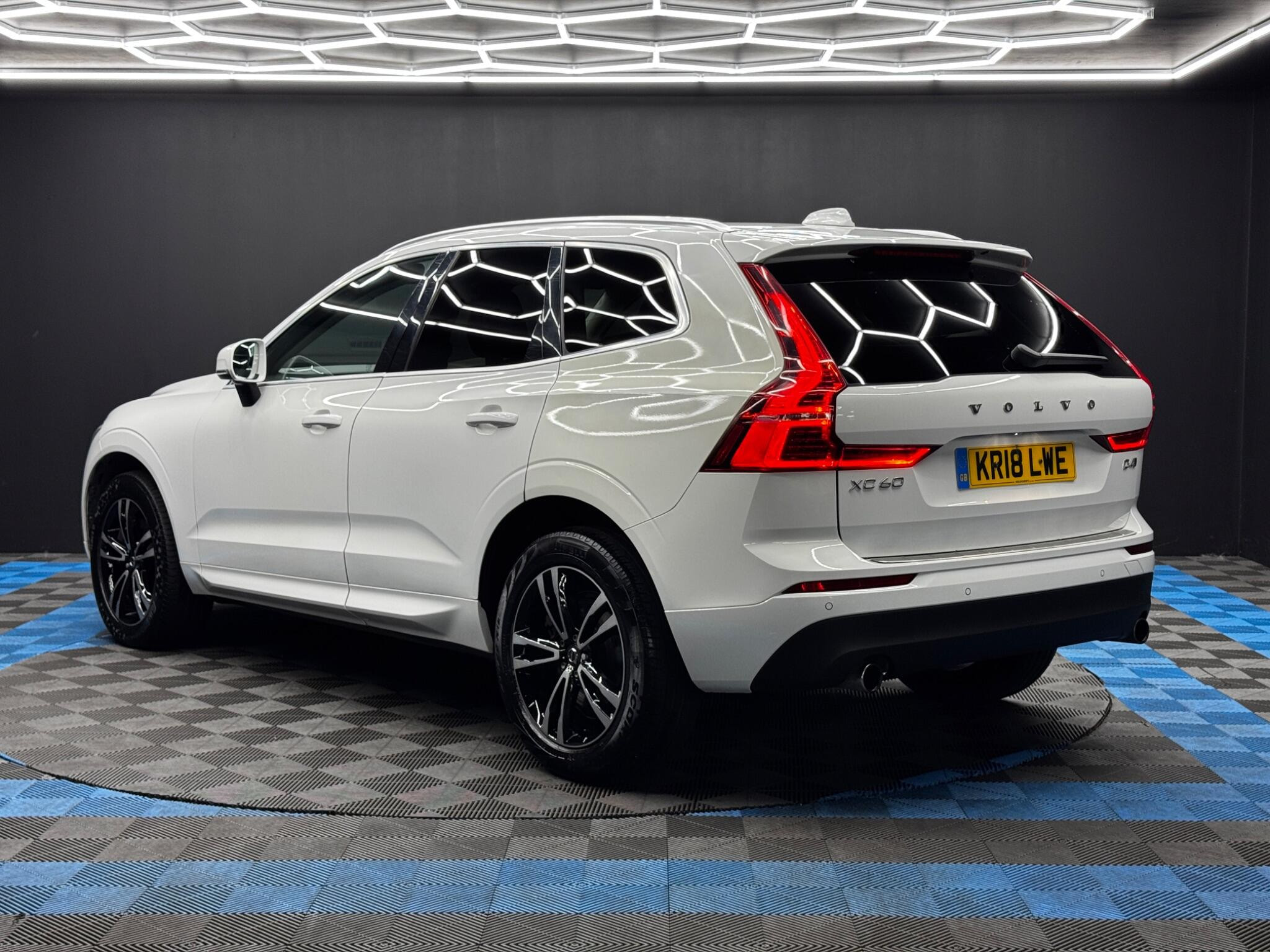 Volvo XC60 2.0 D4 Momentum Pro Auto AWD Euro 6 (s/s) 5dr 5dr Automatic 2026