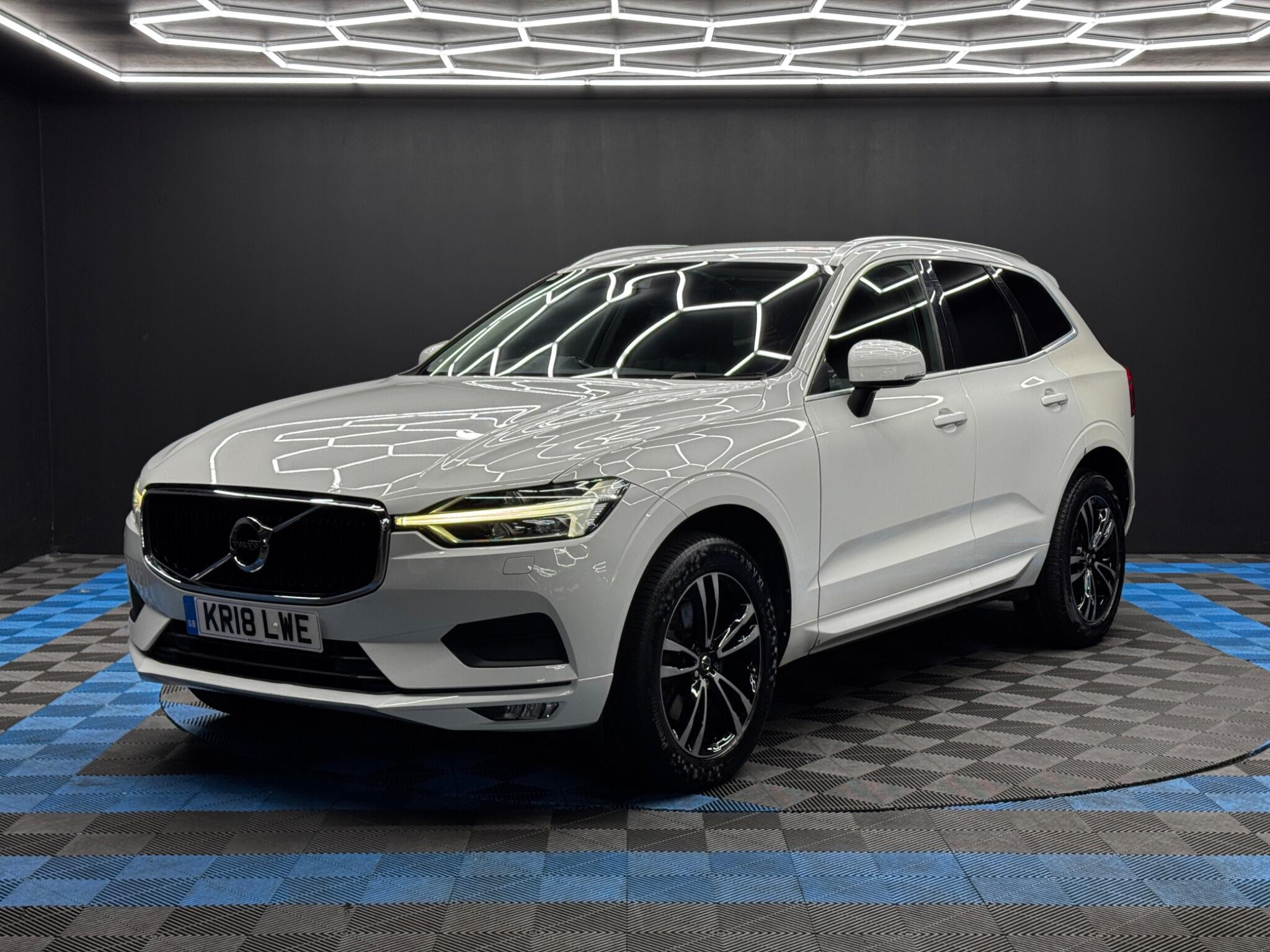 Volvo XC60 2.0 D4 Momentum Pro Auto AWD Euro 6 (s/s) 5dr 5dr Automatic 2026
