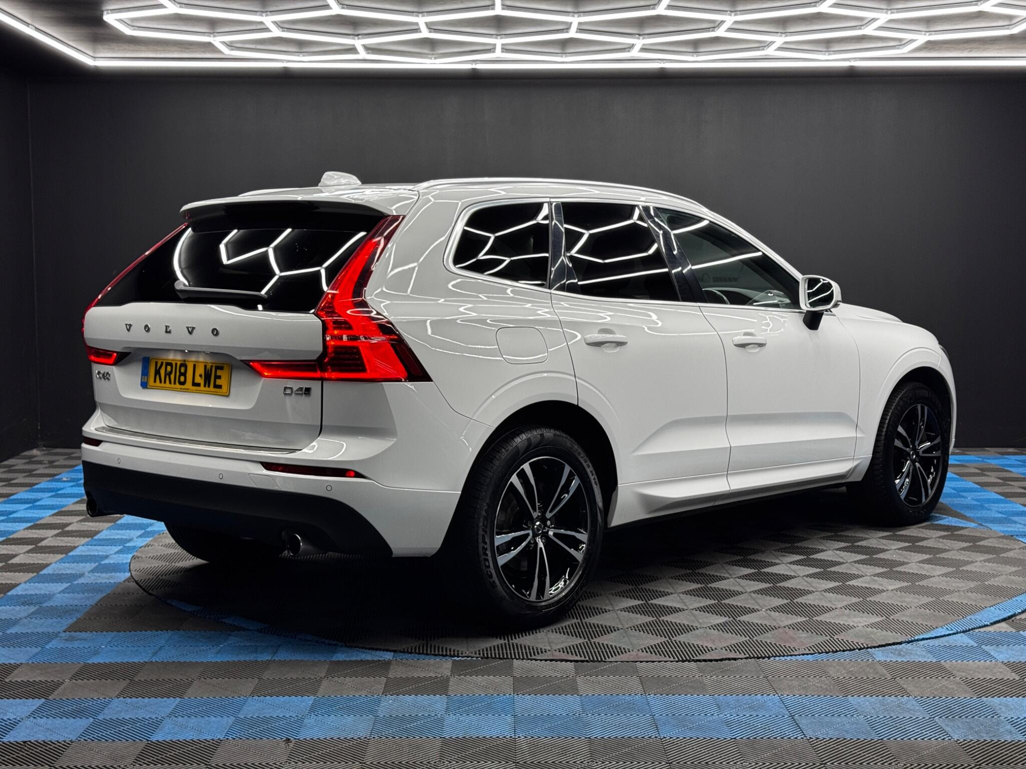 Volvo XC60 2.0 D4 Momentum Pro Auto AWD Euro 6 (s/s) 5dr 5dr Automatic 2026