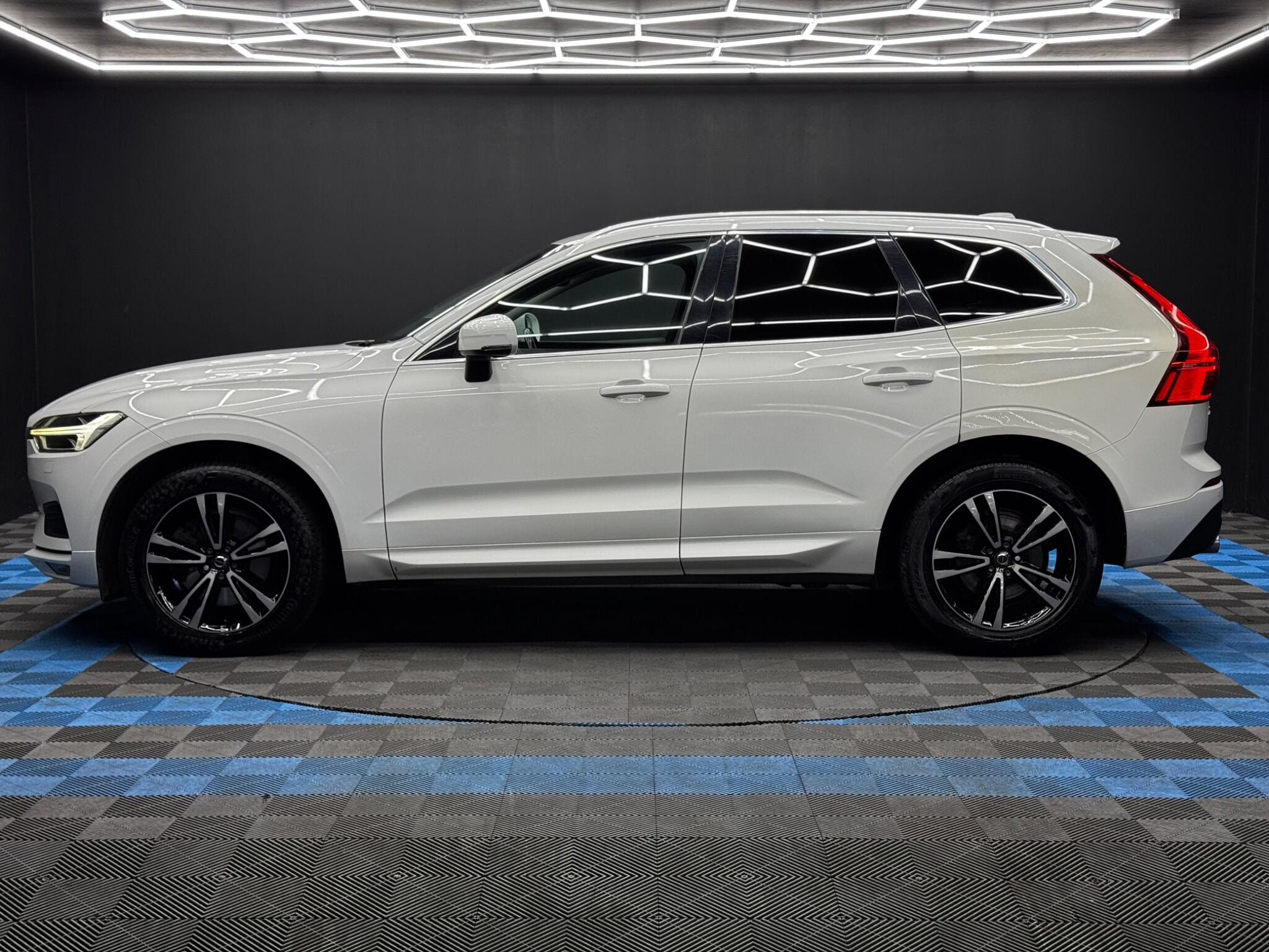 Volvo XC60 2.0 D4 Momentum Pro Auto AWD Euro 6 (s/s) 5dr 5dr Automatic 2026